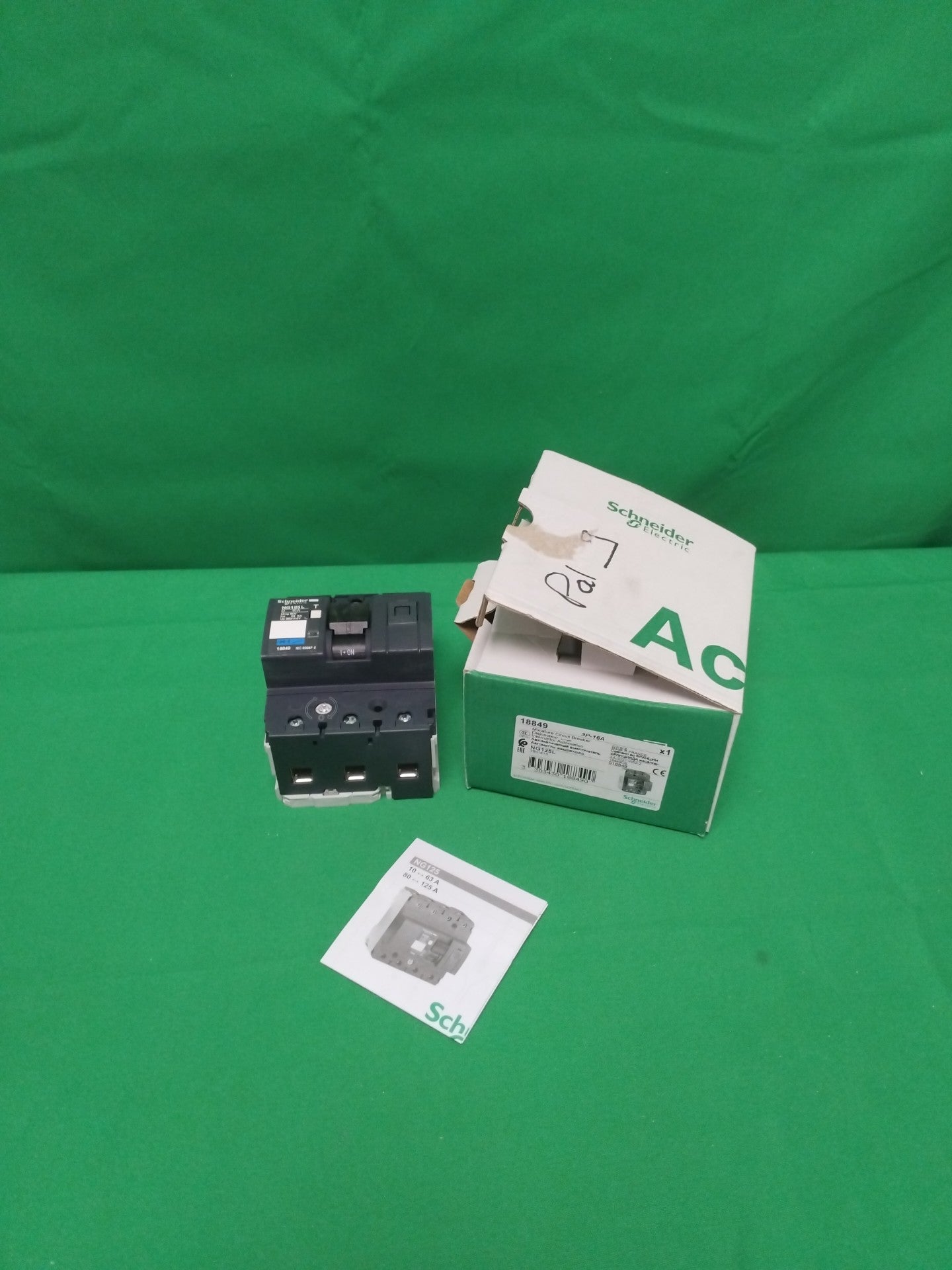 Schneider-Electric 18849 18849 NG125L CURVA D 3P 16A 50KA