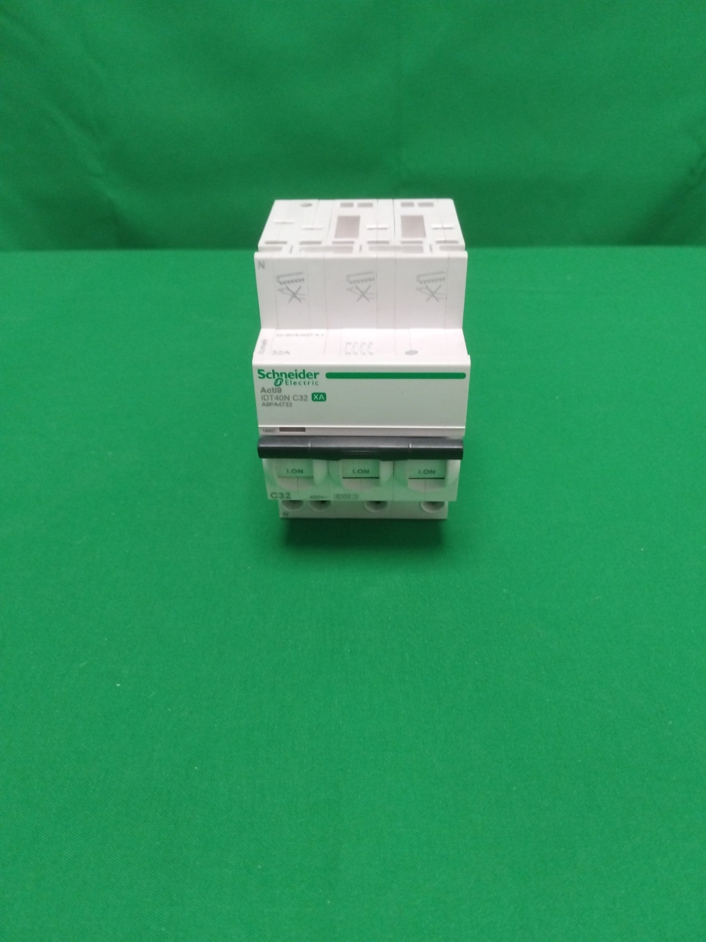 Schneider-Electric A9PA4732 A9PA4732 WITHOUT ORIGINAL PACKAGING
