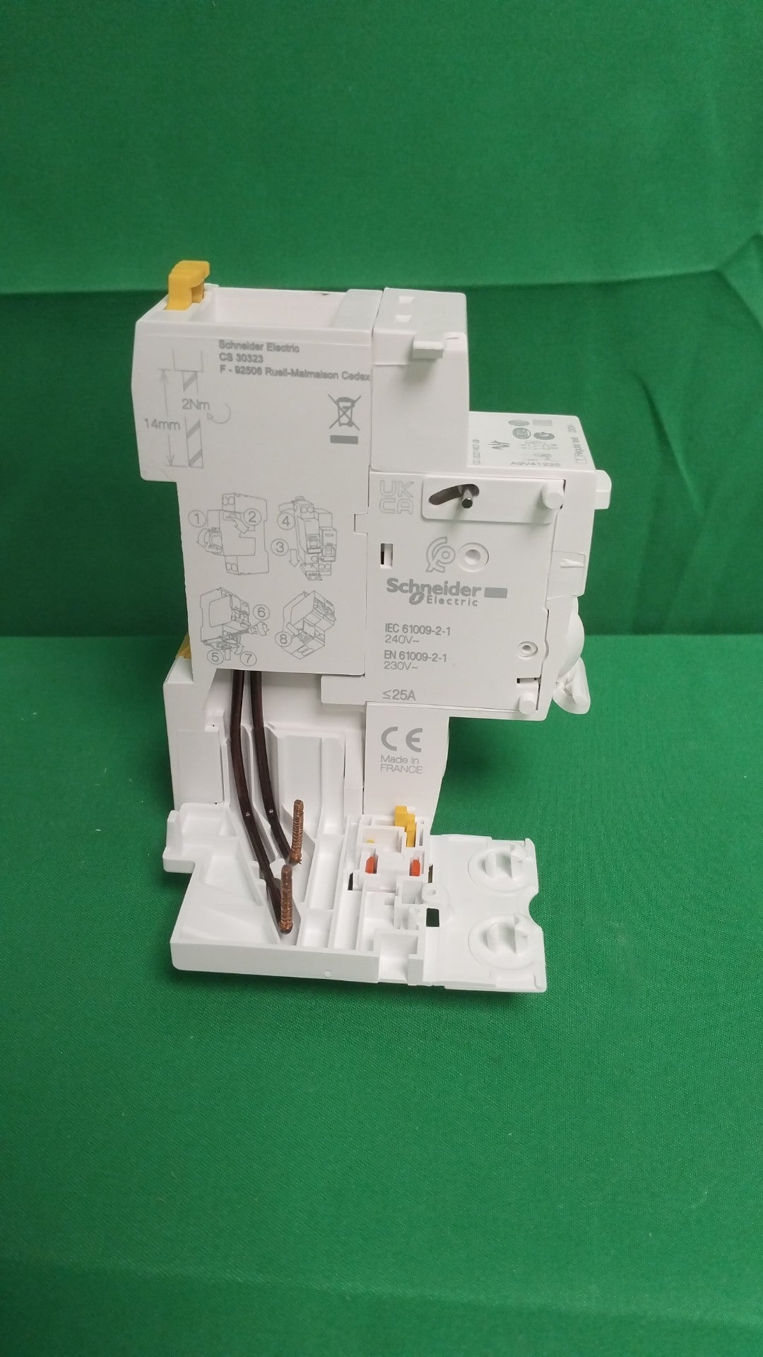 12621