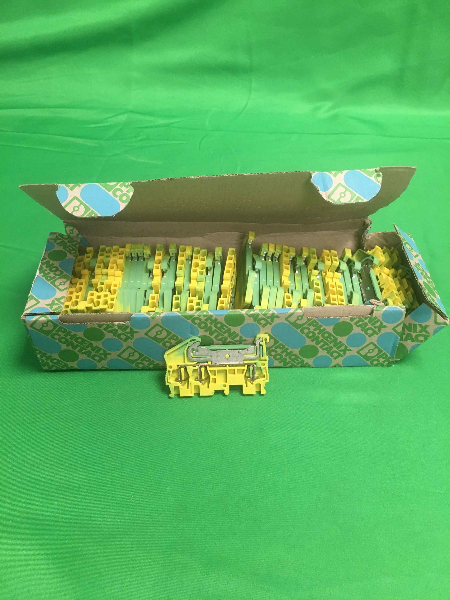 PHOENIX CONTACT ST 1,5-TWIN-PE ST15TWINPE 50 UNITS ORDER NO: 30 31 14 4 OPEN BOX