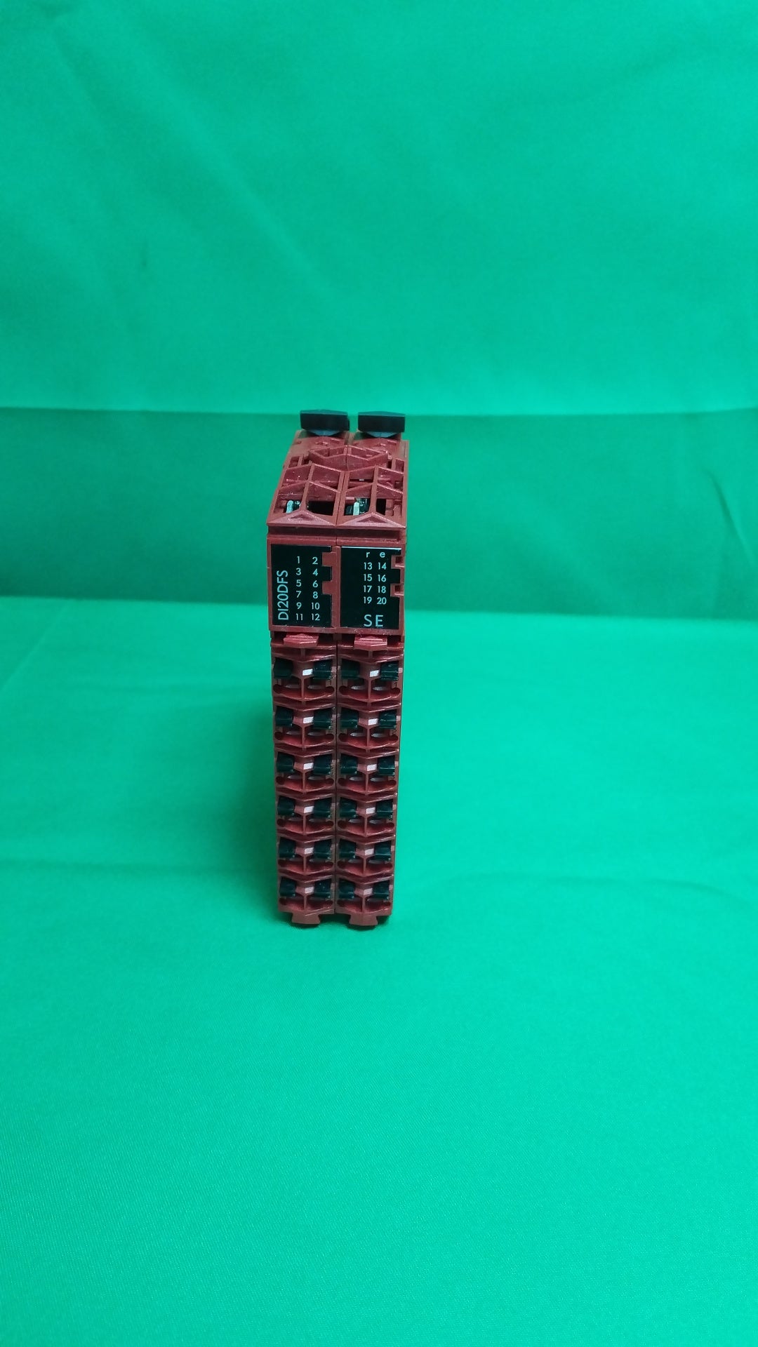 13633