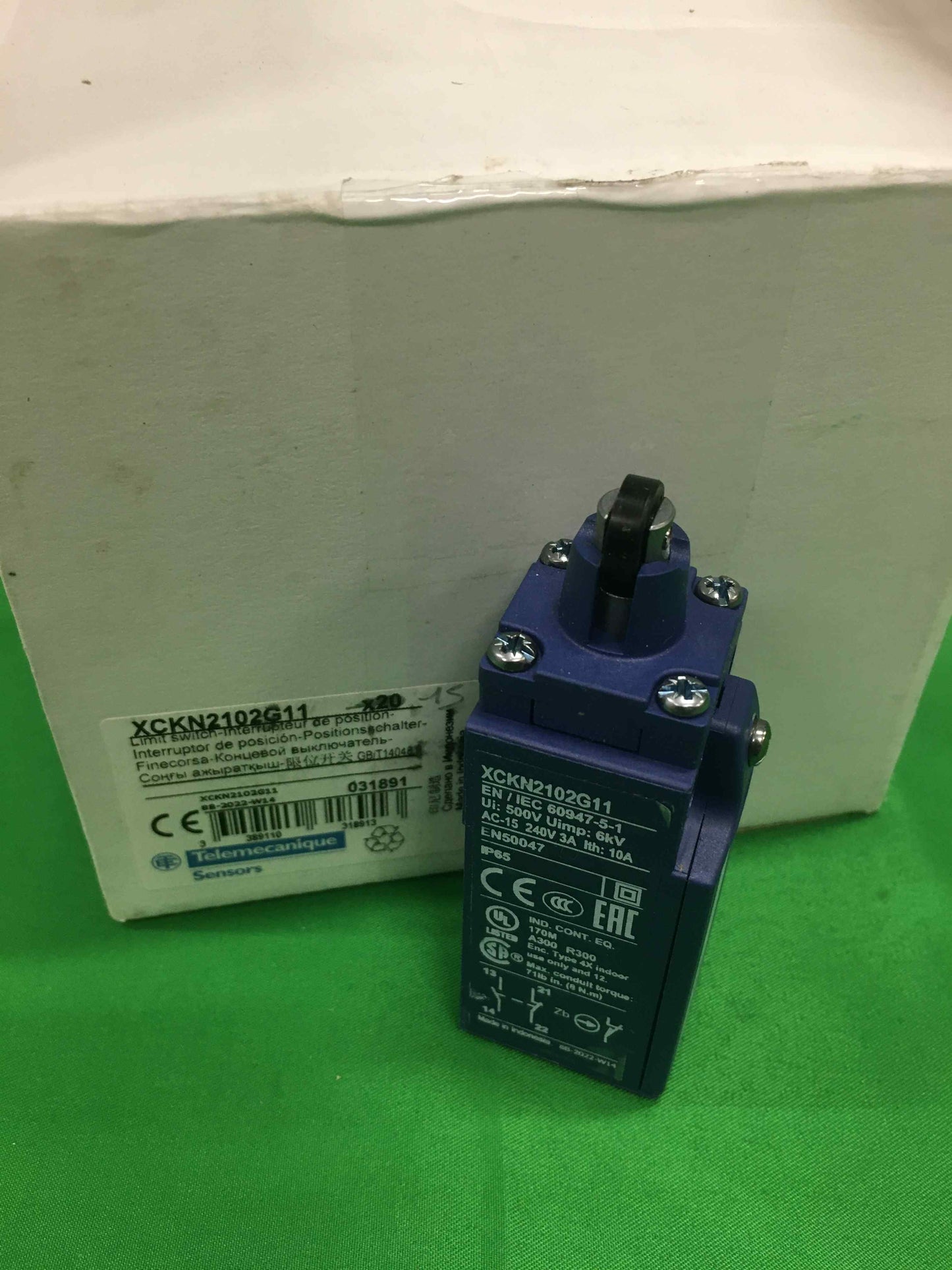 Telemecanique XCKN2102G11 BOX OF 5 UNITS