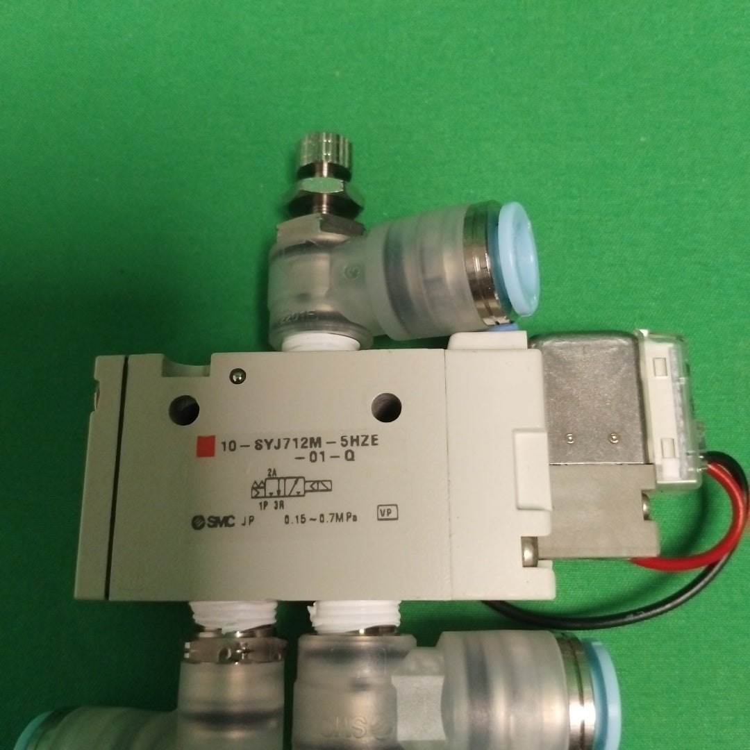 13977