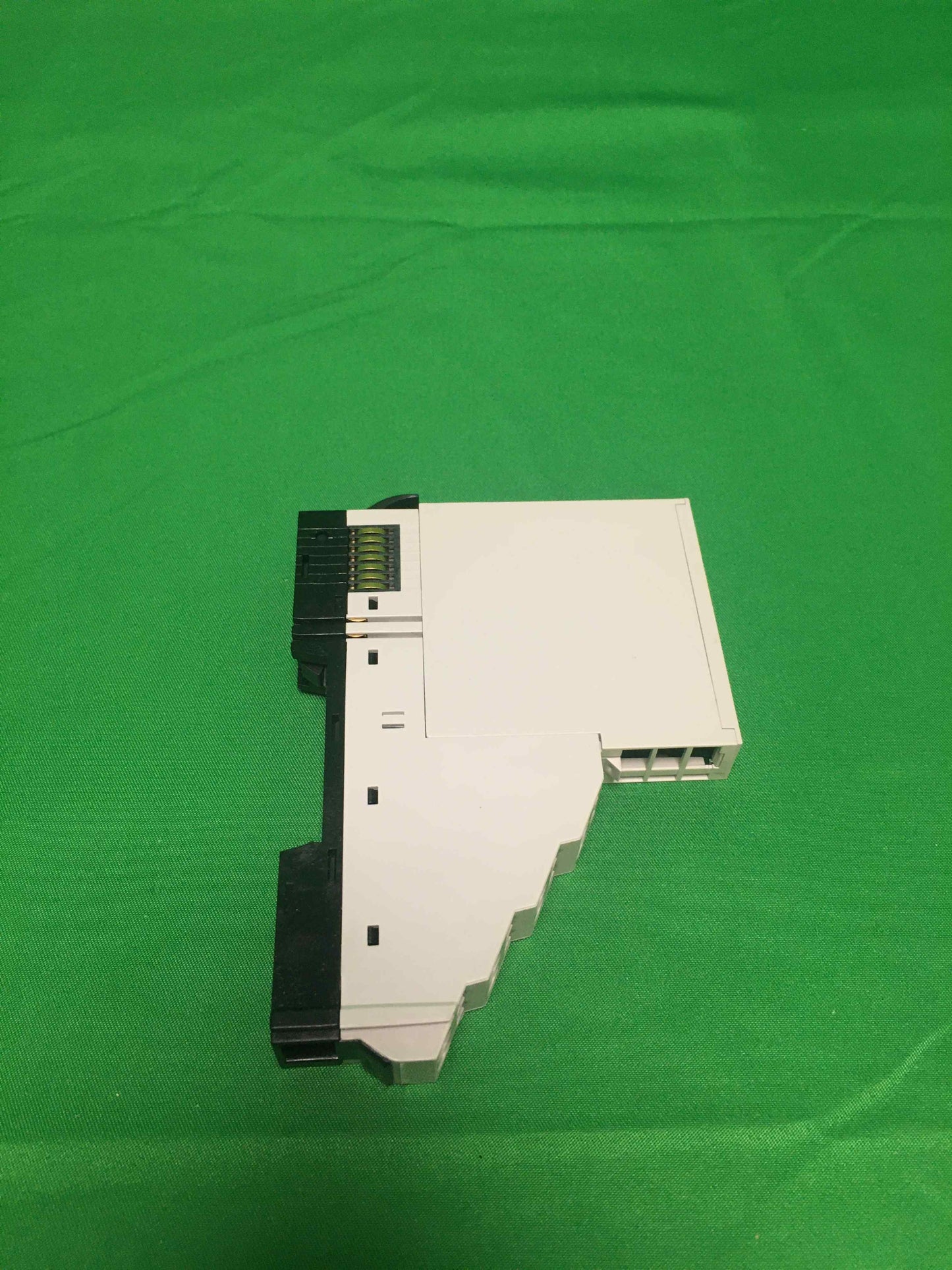 8651