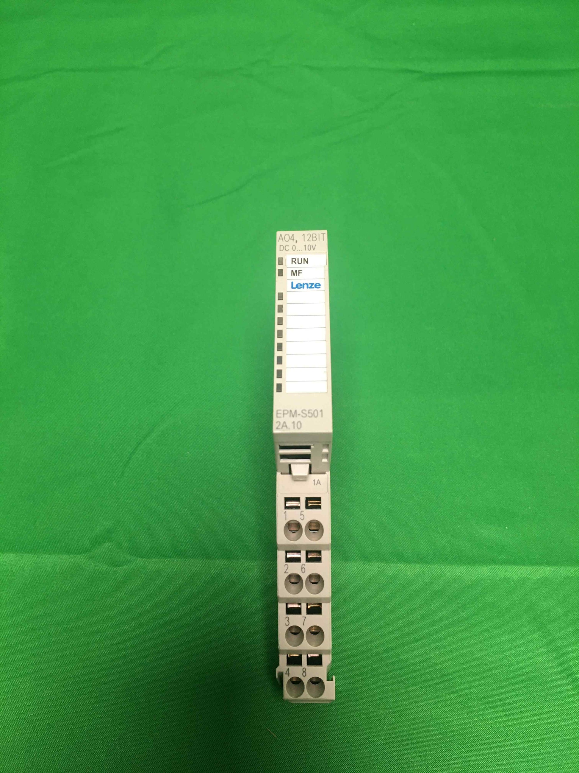 8652
