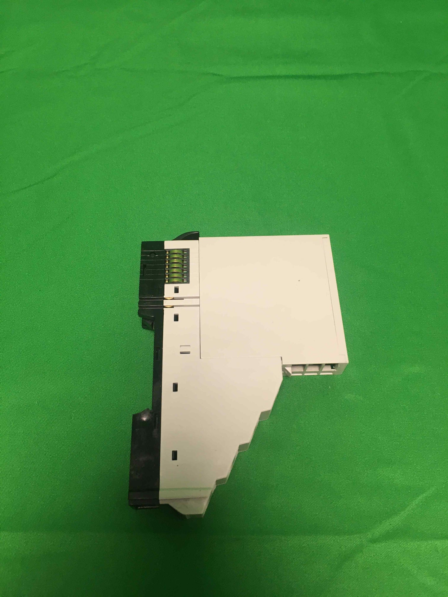 8653