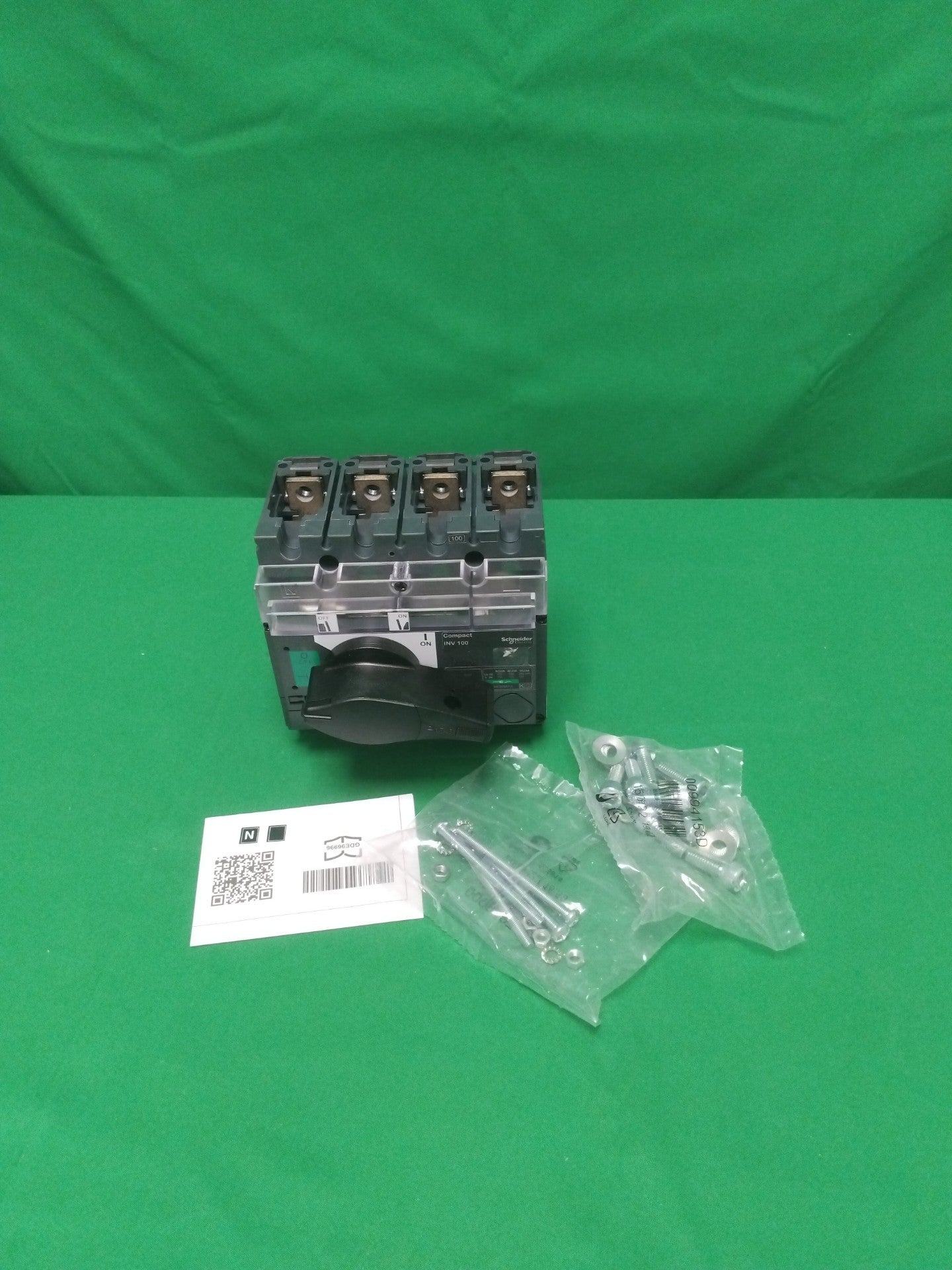 10880