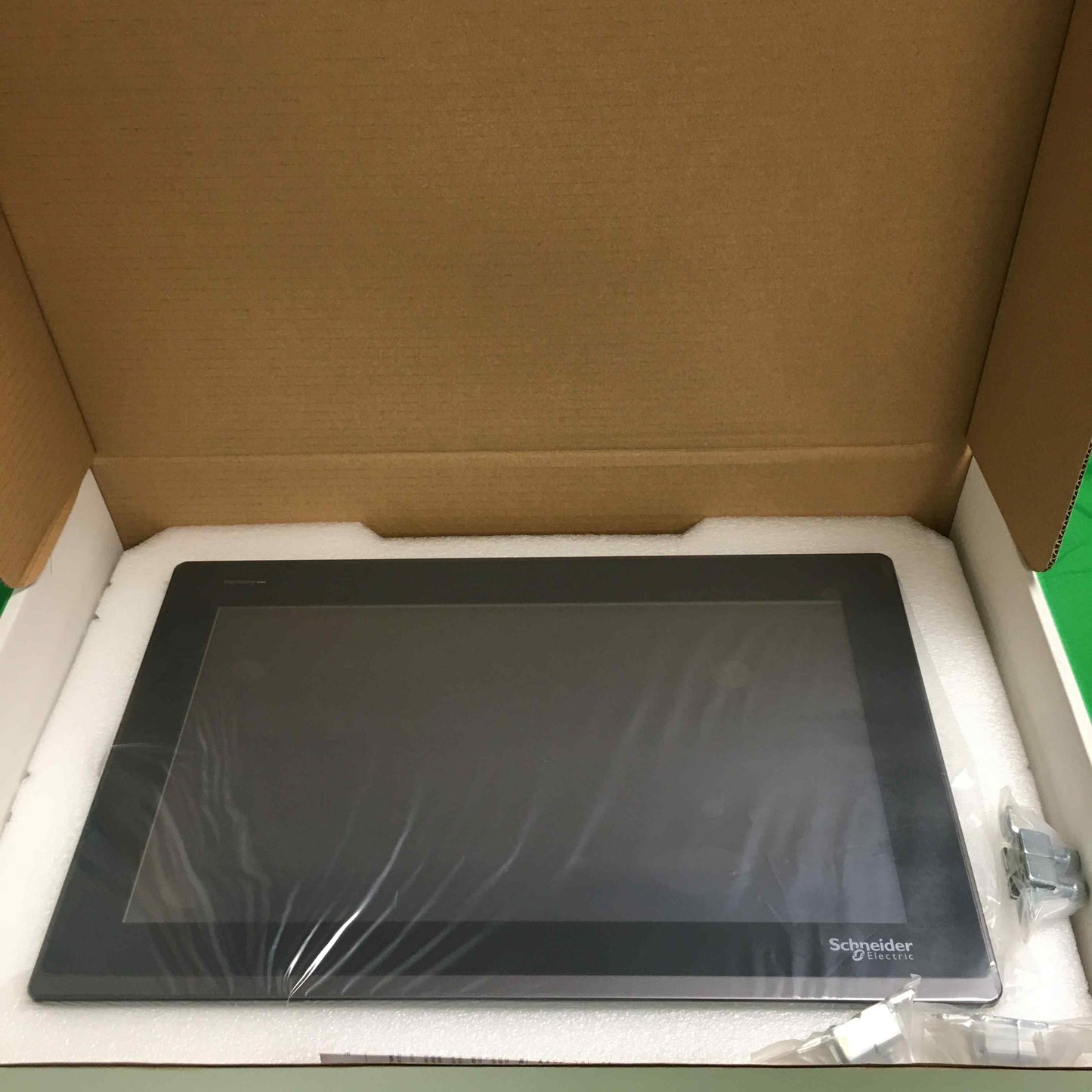 Schneider-Electric -HMISTW6700/HMISTW6700