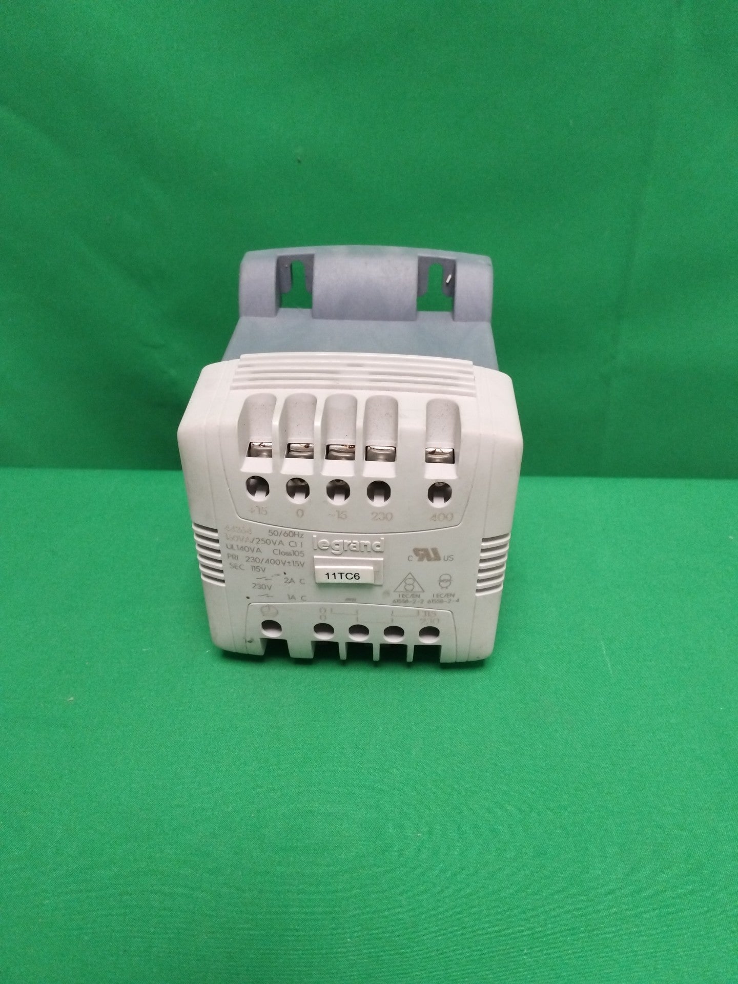 legrand 44264 44264 TRANSFORMATEUR SEC 115V UL140VA PRI 230/400V 50/60Hz