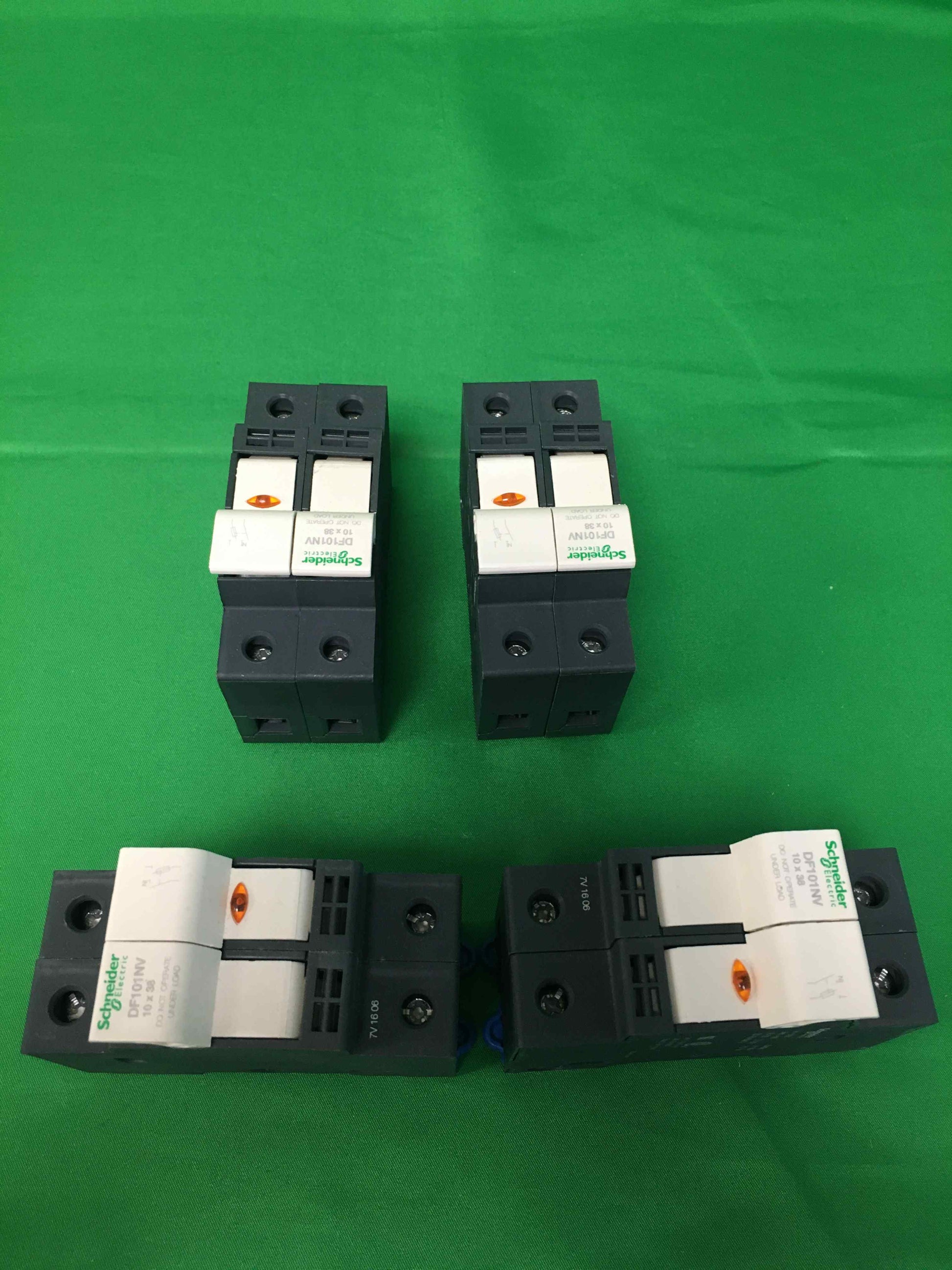Schneider-Electric DF101NV DF101NV BOX OF 4 UNITS OPEN BOX