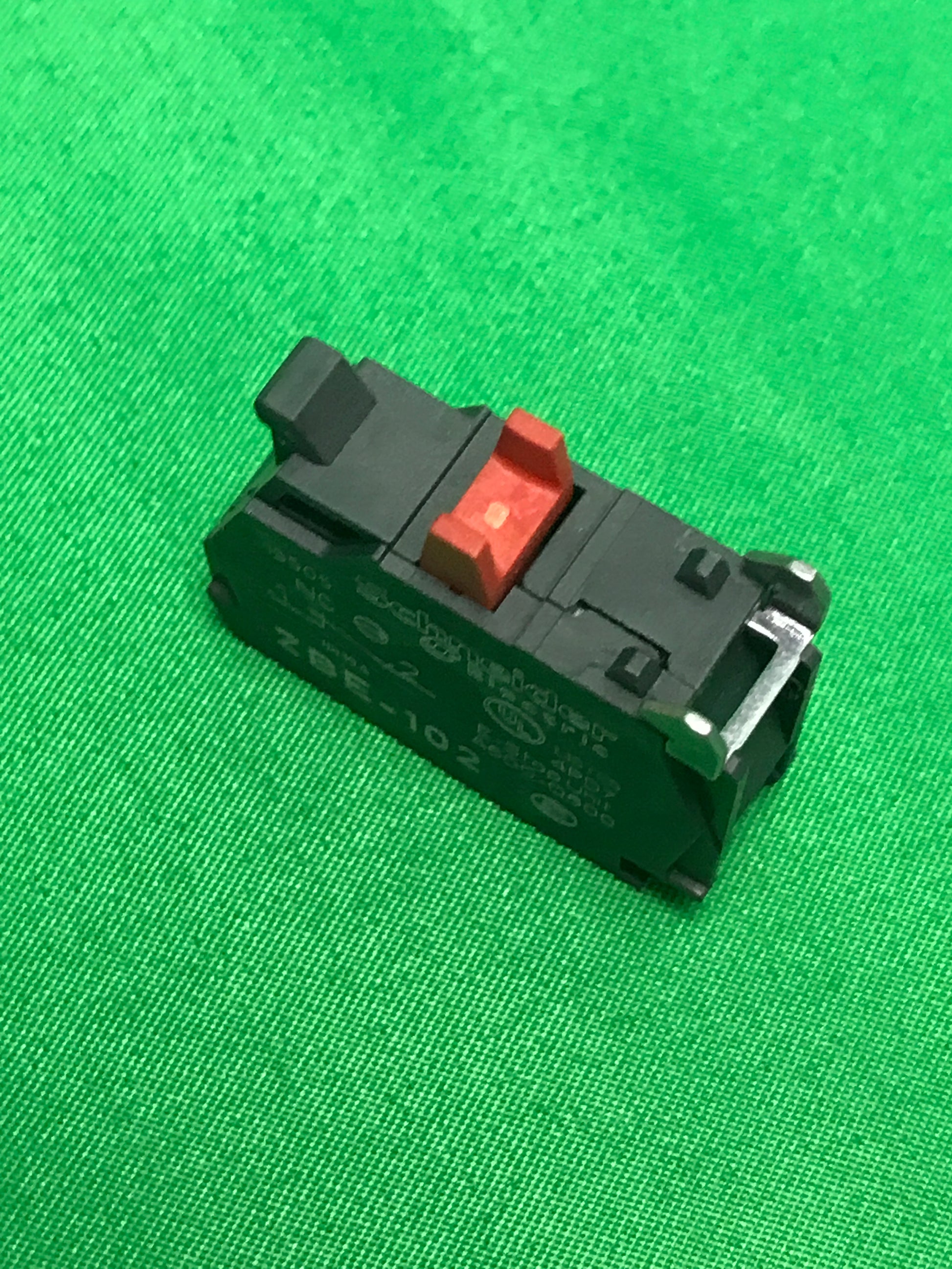 Schneider-Electric ZBE 102 ZBE102 BOX OF 4 UNITS