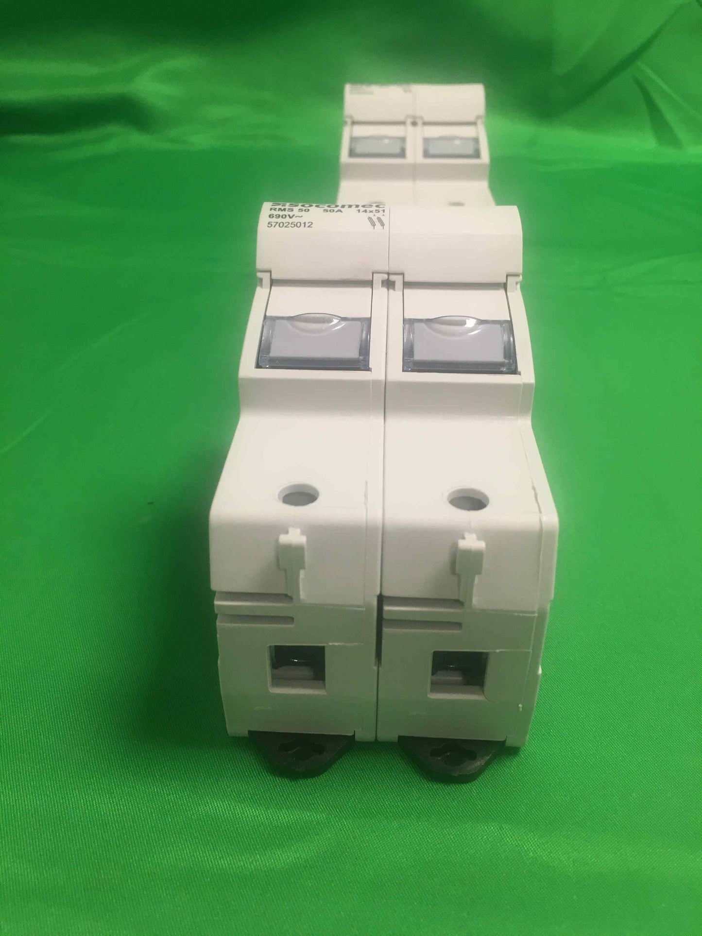 SOCOMEC 57025012 1 BOX OF 2 UNITS 570250121 1 BIX OF 2 UNITS OPEN BOX
