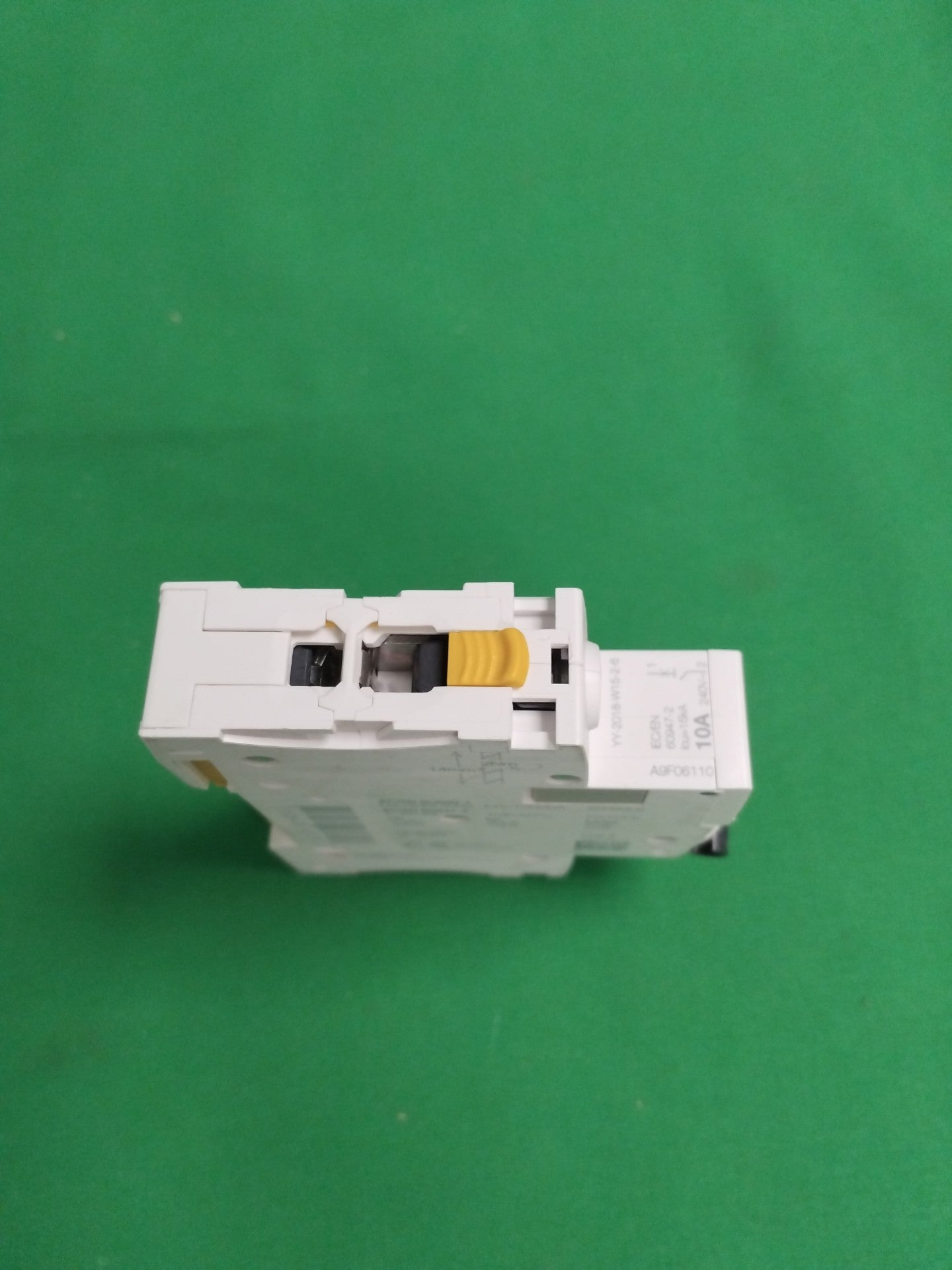 Schneider-Electric A9F06110 A9F06110 WITHOUT ORIGINAL PACKAGING