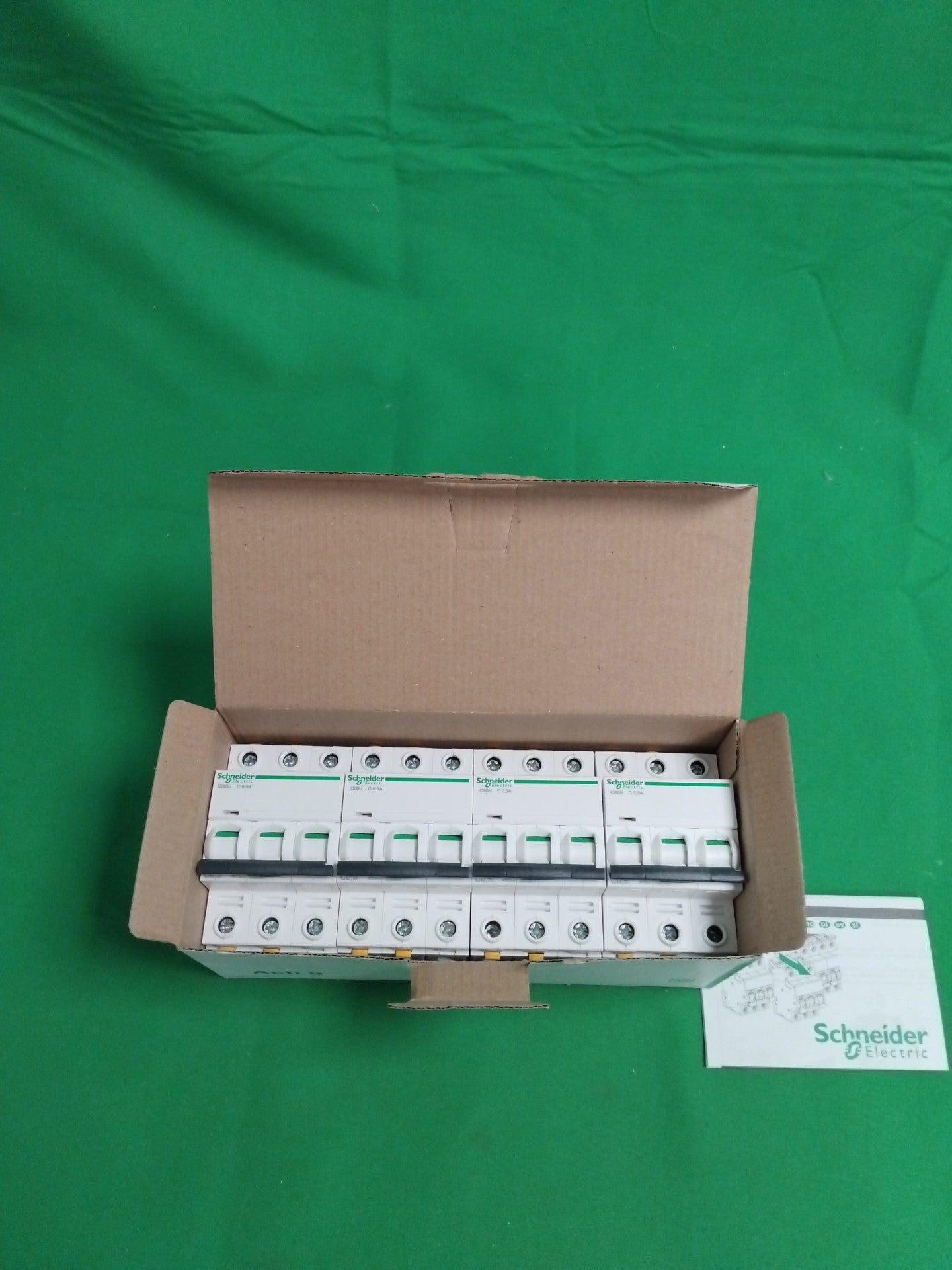 Schneider-Electric A9F07370 A9F07370 BOX OF 4 UNITS