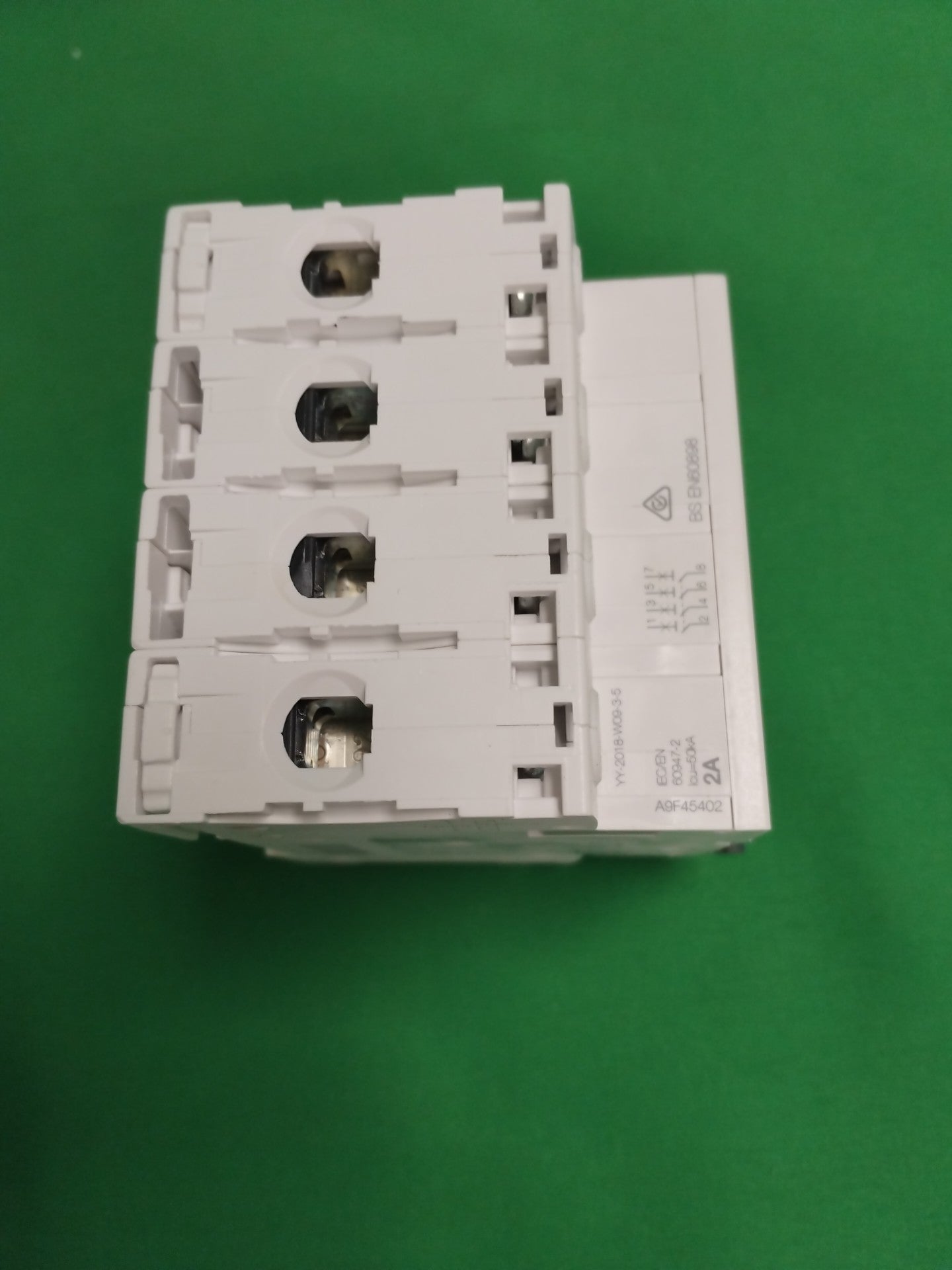 Schneider-Electric A9F45402 A9F45402 WITHOUT ORIGINAL PACKAGING
