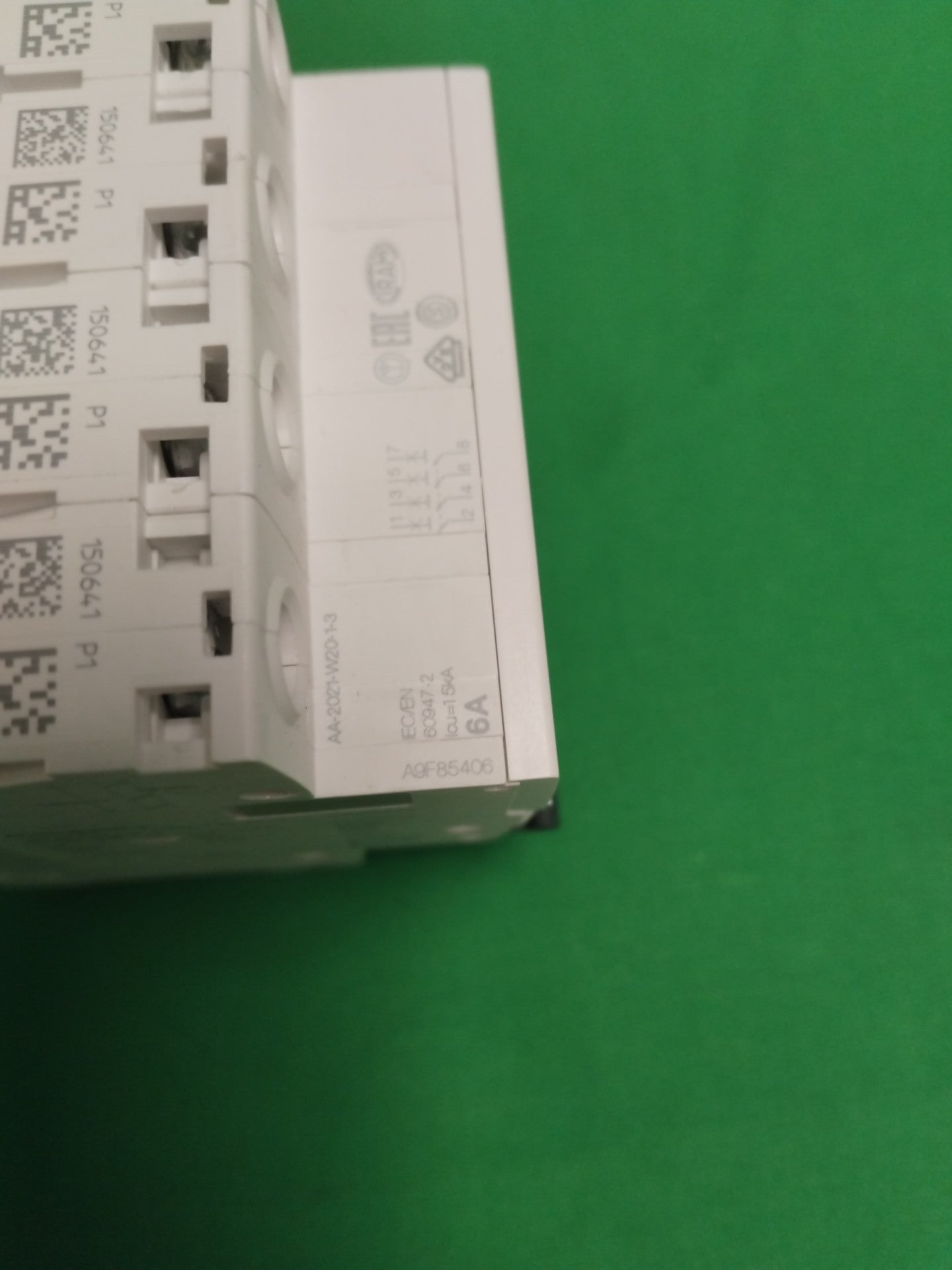 10521