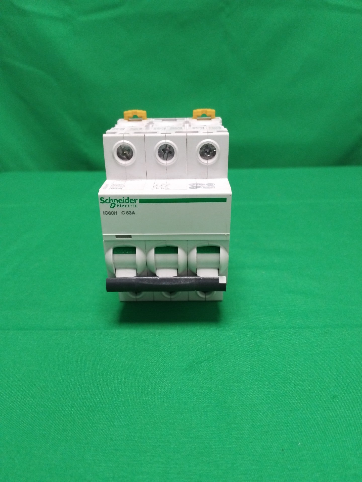 Schneider-Electric A9F87363 A9F87363 WITHOUT ORIGINAL PACKAGING