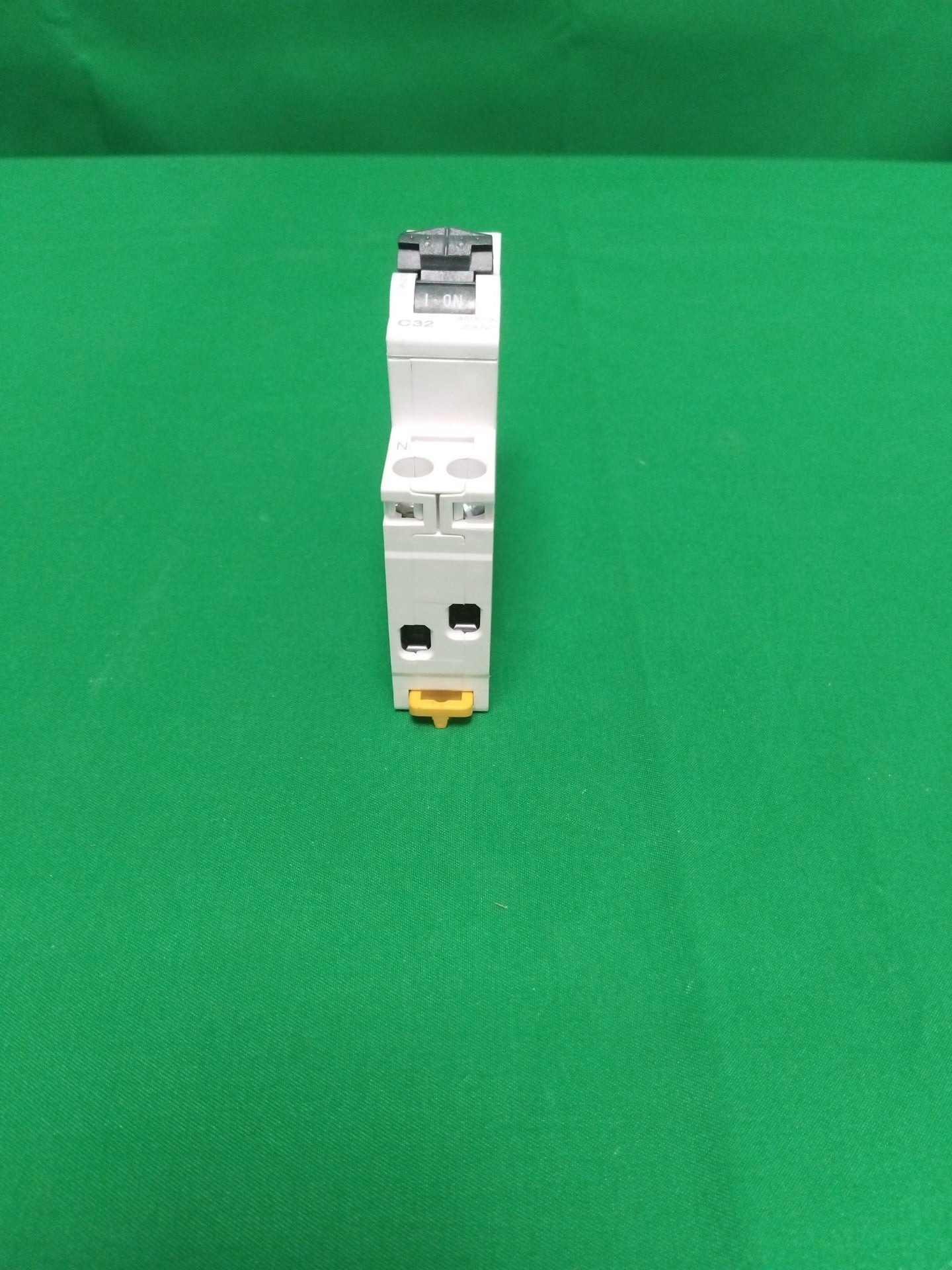 Schneider-Electric A9N21028 A9N21028 BOX OF 12 UNITS
