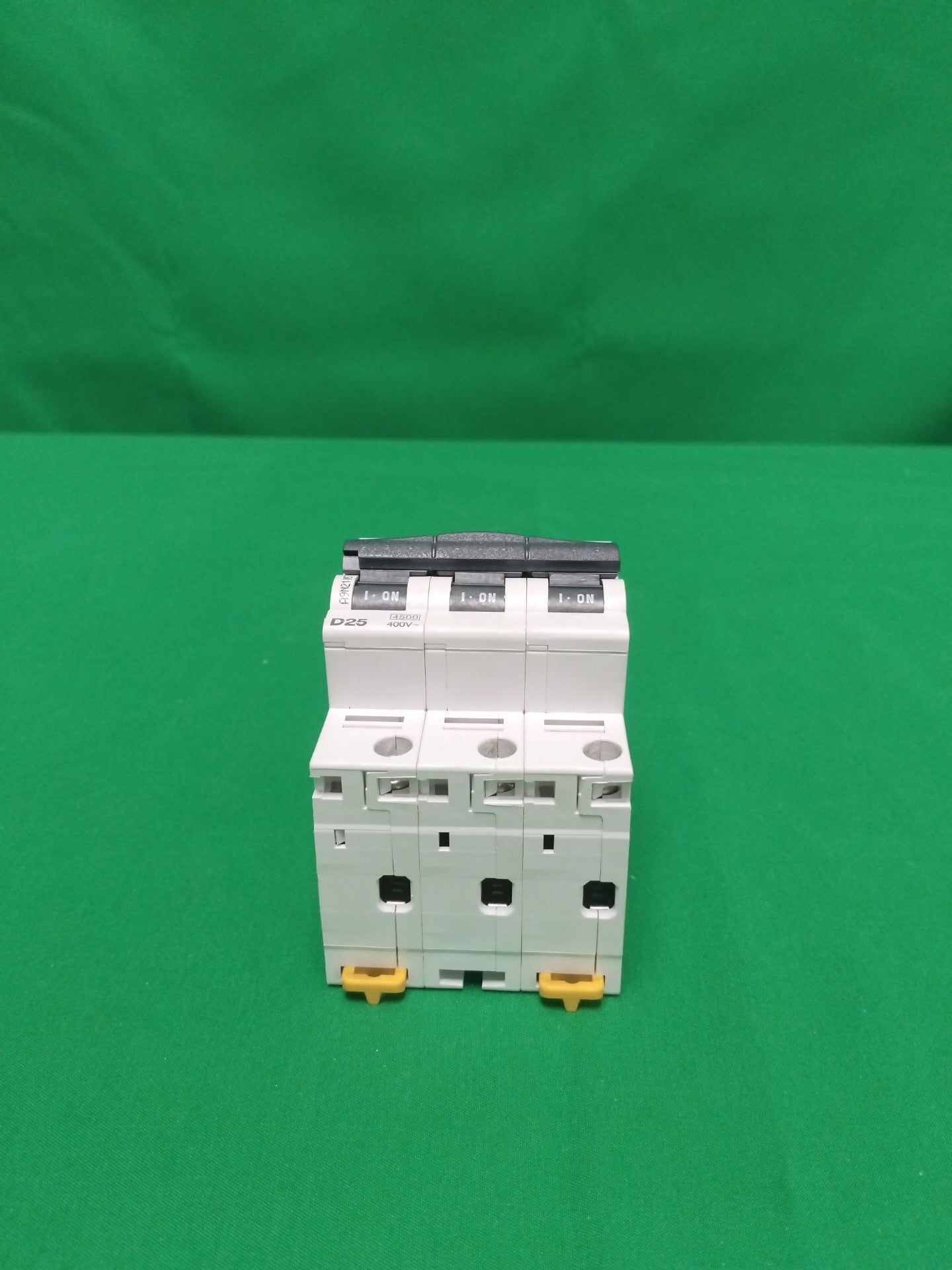 Schneider-Electric A9N21057 A9N21057 WITHOUT ORIGINAL PACKAGING