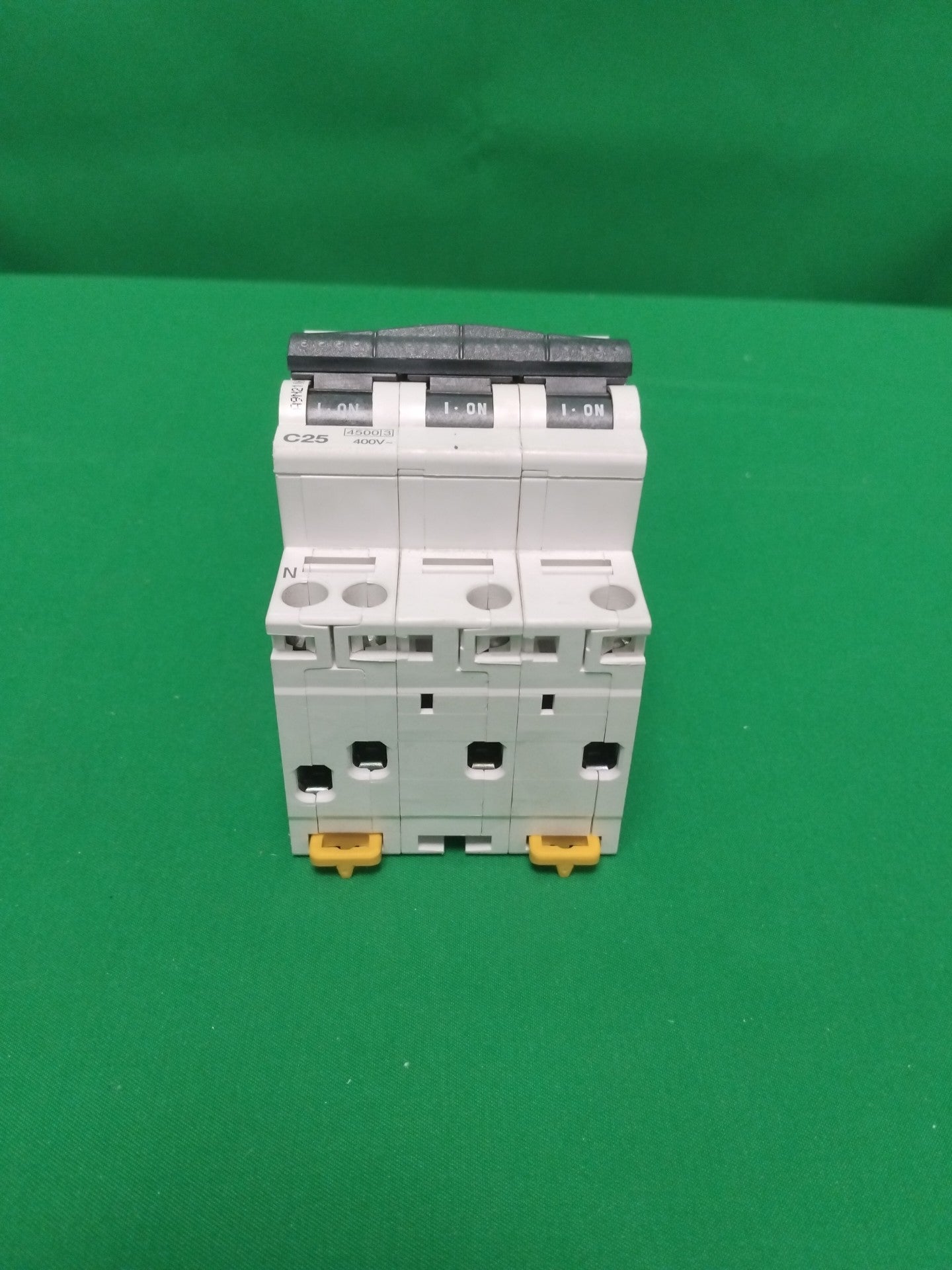 Schneider-Electric A9N21067 A9N21067 WITHOUT ORIGINAL PACKAGING
