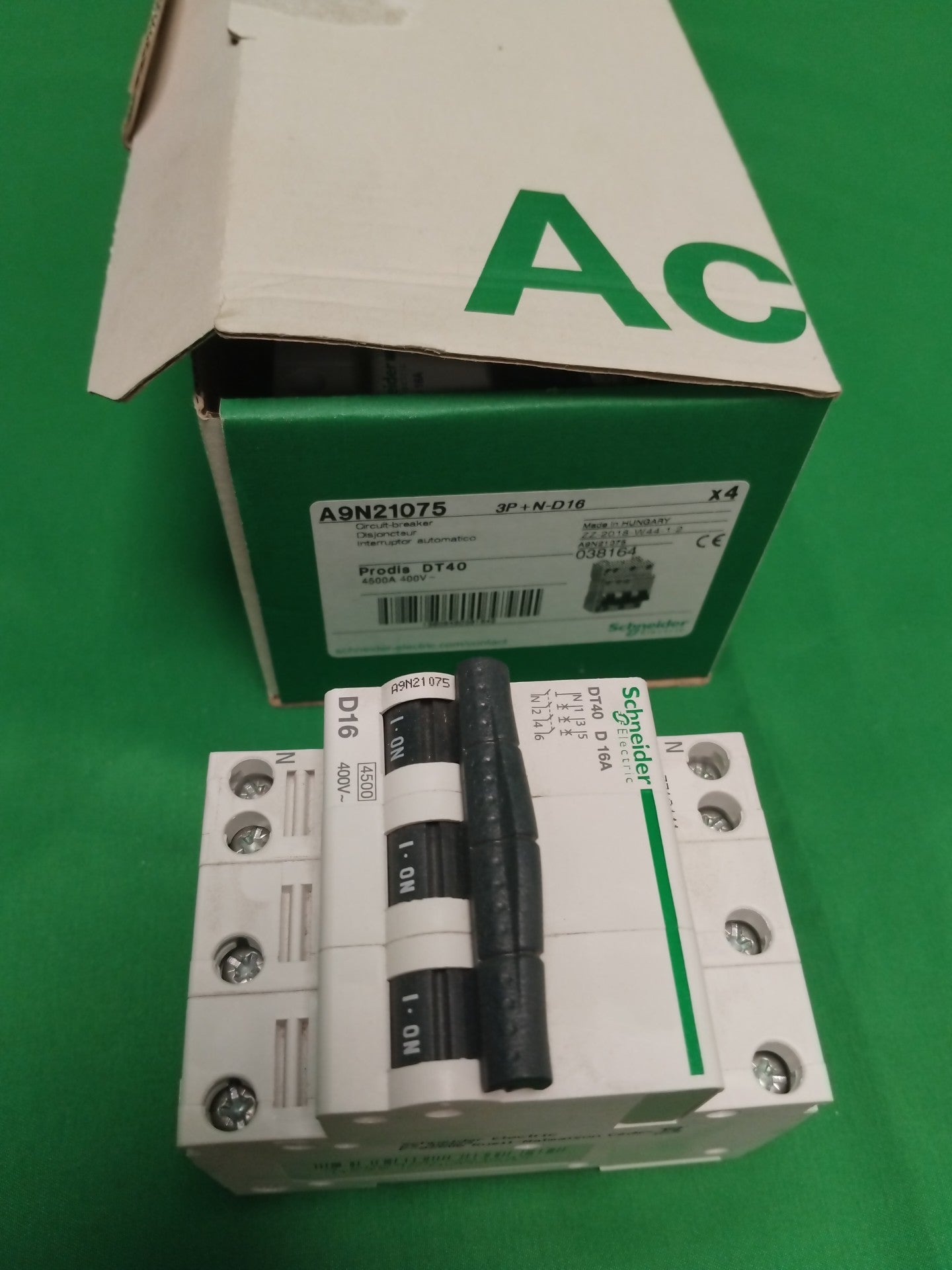 Schneider-Electric A9N21075 A9N21075 BOX OF 4 UNITS