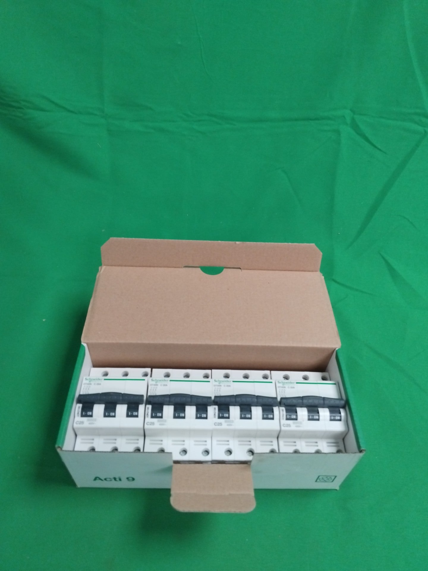 Schneider-Electric A9N21388 A9N21388 BOX OF 4 UNITS