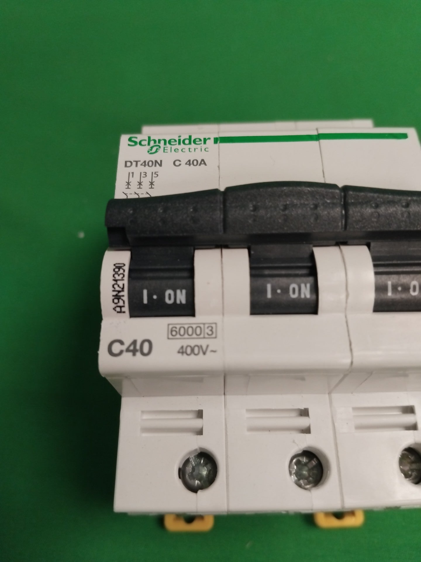 Schneider-Electric A9N21390 A9N21390 BOX OF 4 UNITS