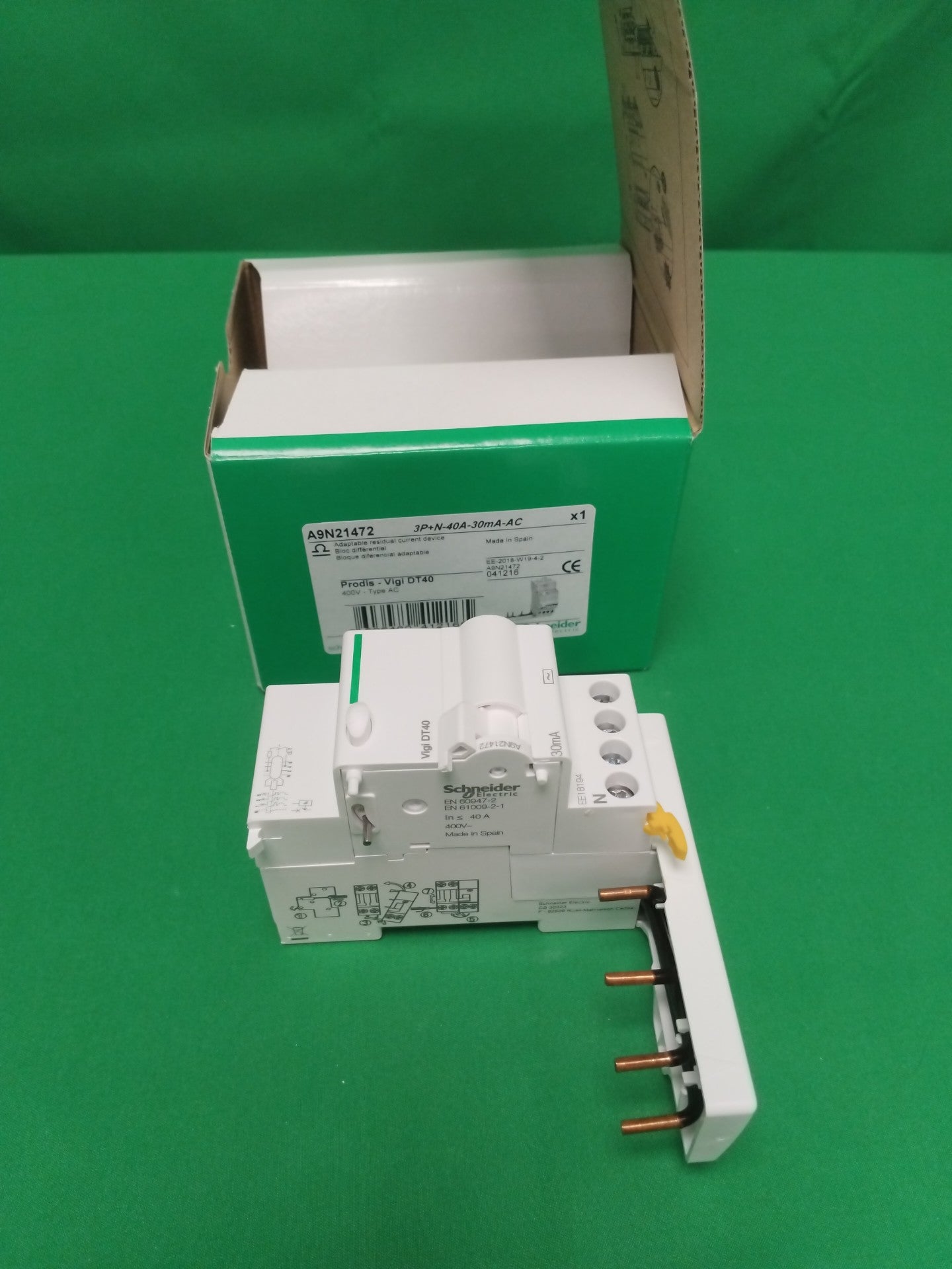 Schneider-Electric A9N21472 A9N21472 BOX OF 3 UNITS