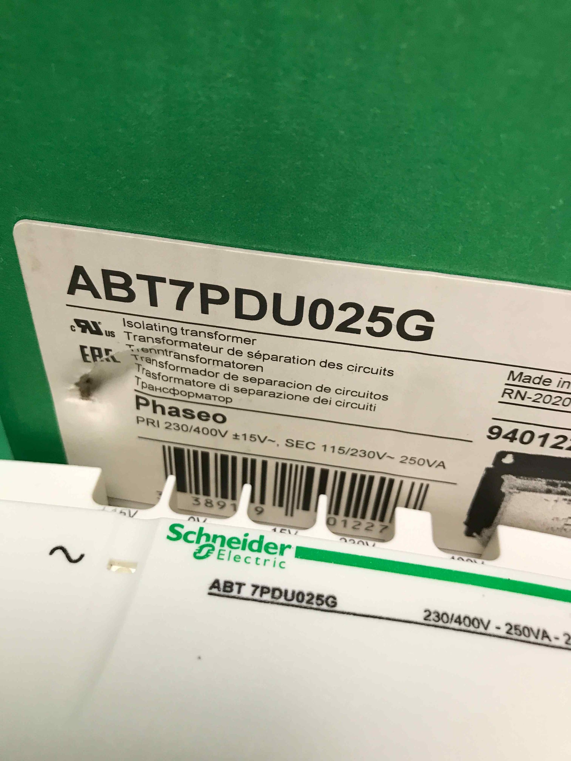 SCHNEIDER ELECTRIC ABT7PDU025G ABT7PDU025G ( 18 months warranty )