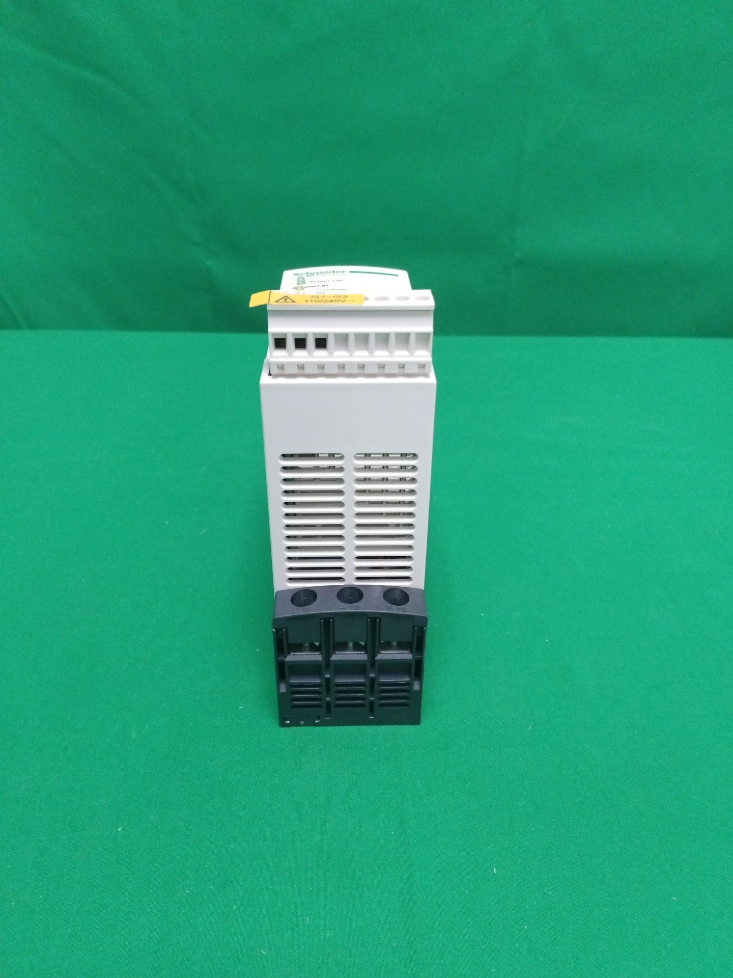 10600