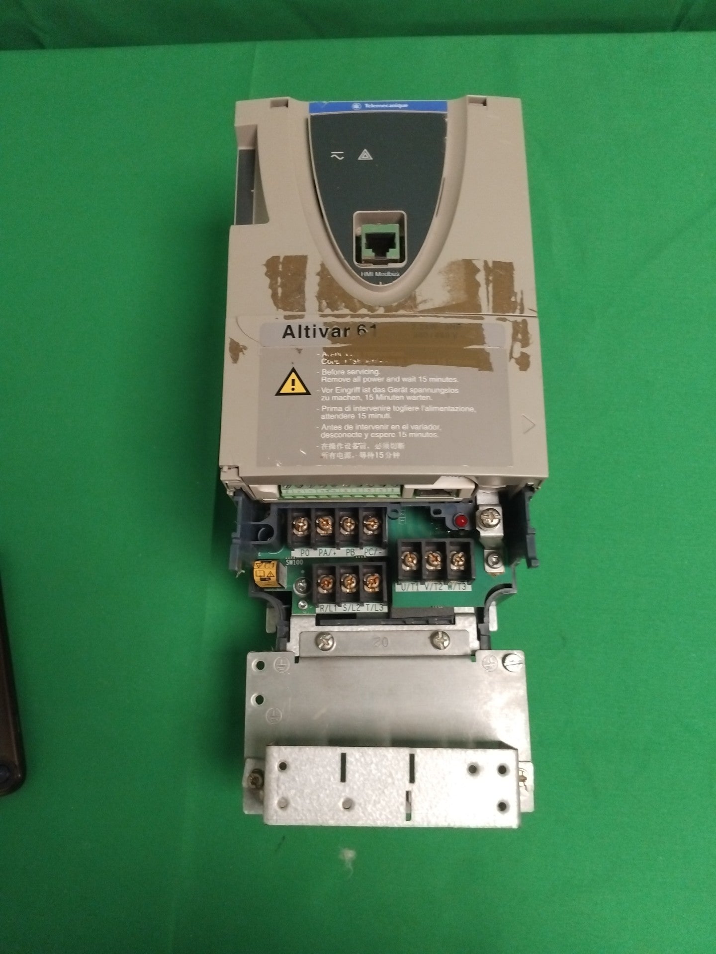 Telemecanique ATV61HU22N4 ATV61HU22N4 Defective