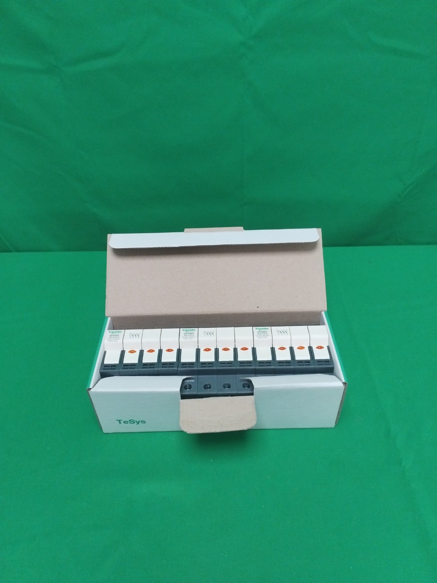 Schneider-Electric DF83NV DF83NV Box of 3 units