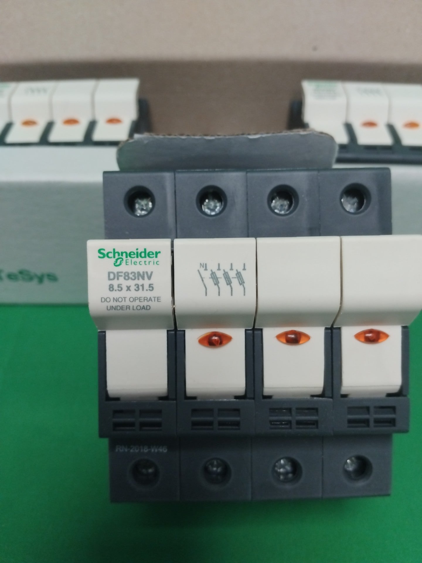 Schneider-Electric DF83NV DF83NV Box of 3 units