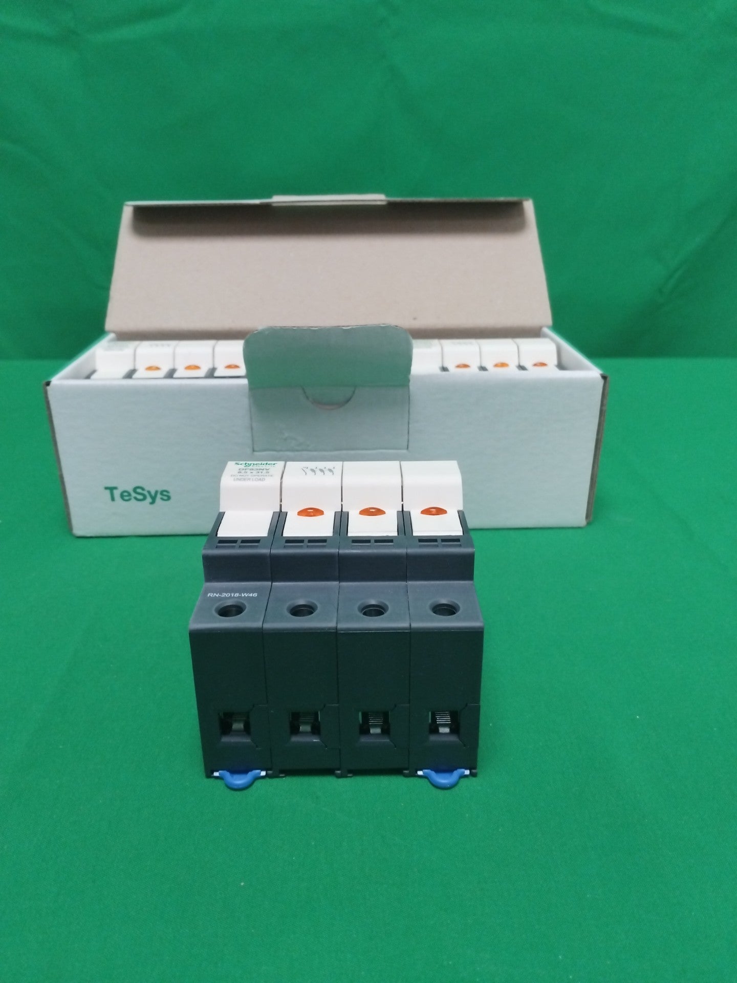 Schneider-Electric DF83NV DF83NV Box of 3 units