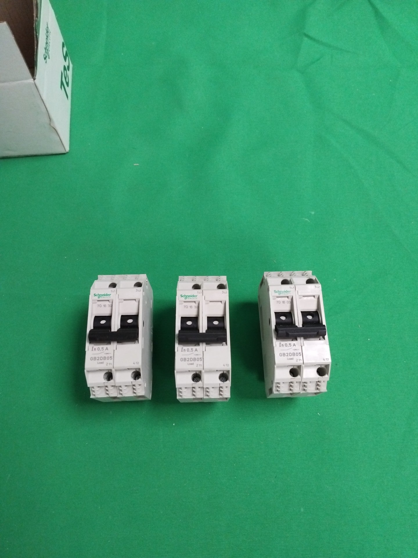 Schneider-Electric GB2 DB05 GB2DB05 Box of 3 units