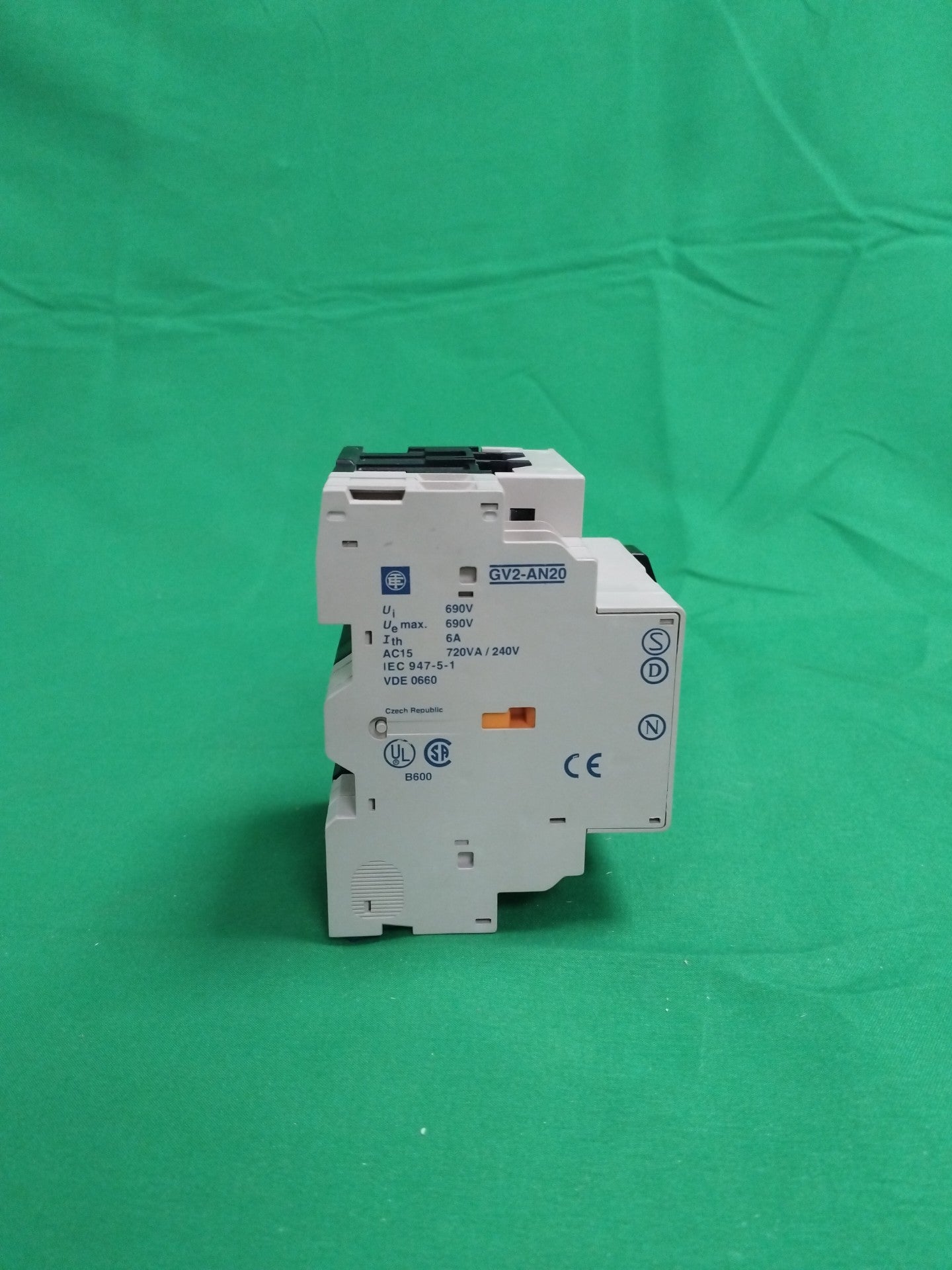 Schneider-Electric GV2-M03 GV2M03 WITHOUT ORIGINAL PACKAGING