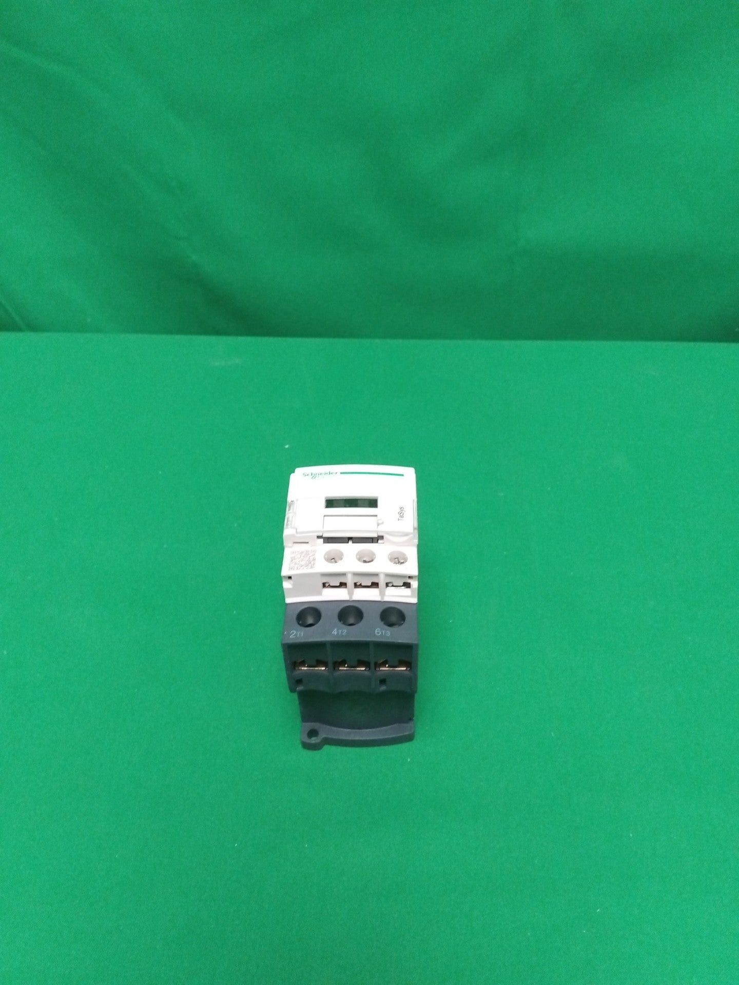 10633