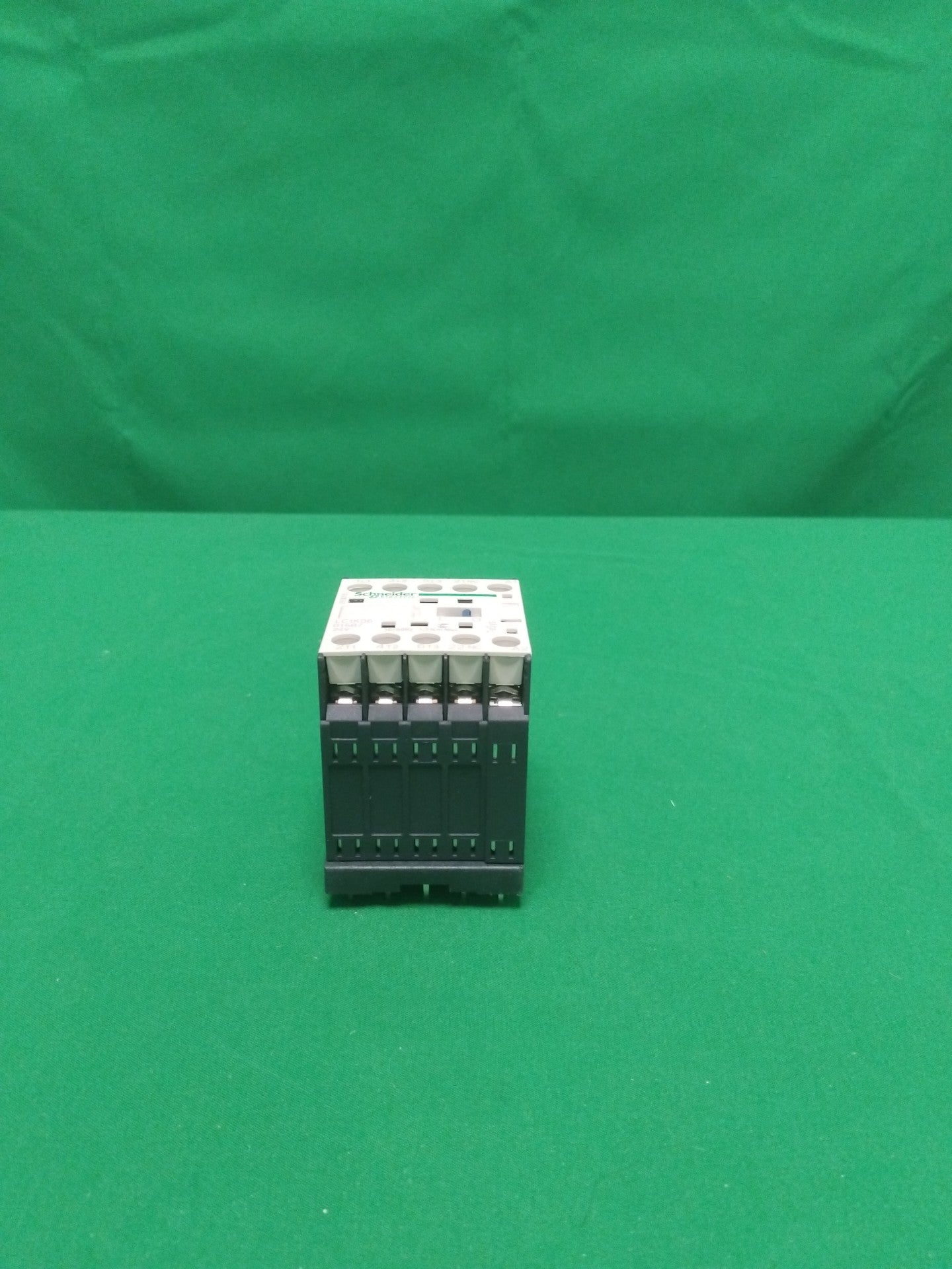 10851