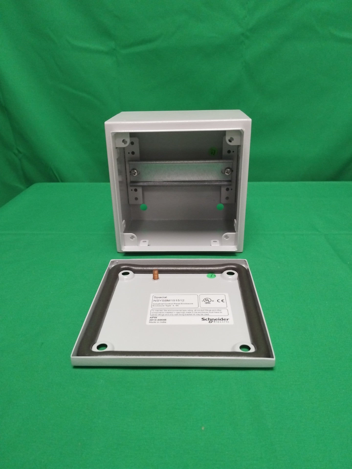 Schneider-Electric NSYSBM151512 NSYSBM151512 WITHOUT ORIGINAL PACKAGING