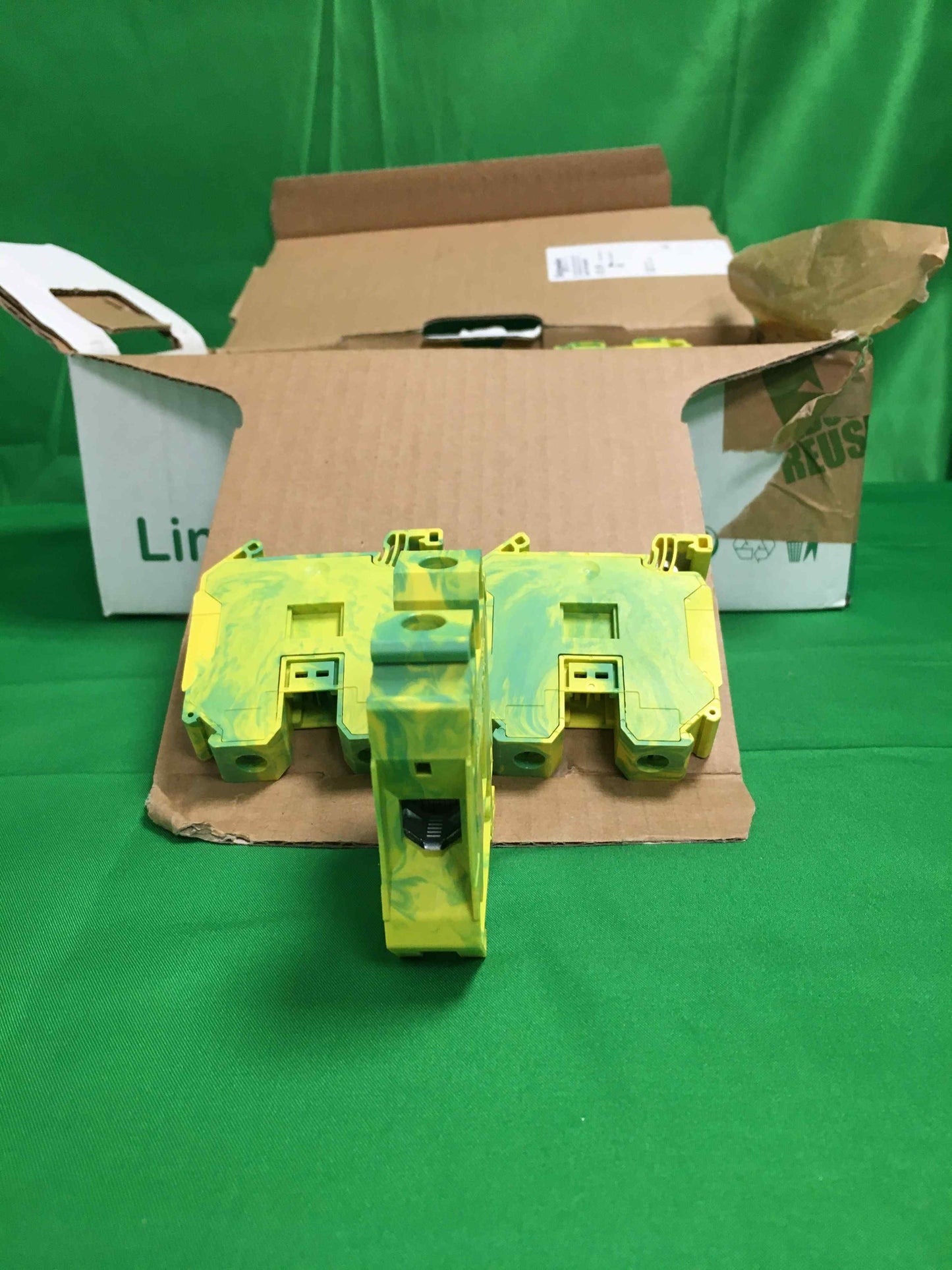 Schneider-Electric NSYTRV352PE BOX OF 50 UNITS WITHOUT ORIGINAL PACKAGING