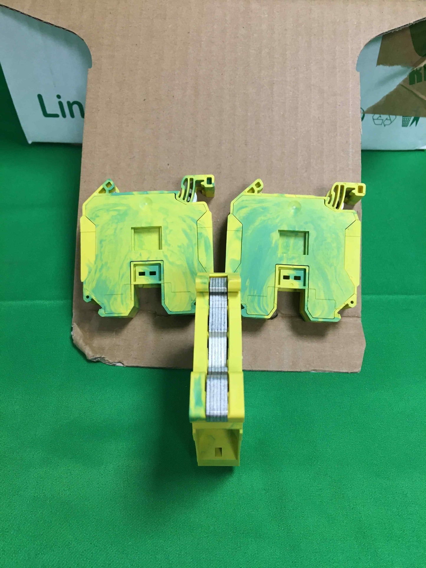 Schneider-Electric NSYTRV352PE BOX OF 50 UNITS WITHOUT ORIGINAL PACKAGING