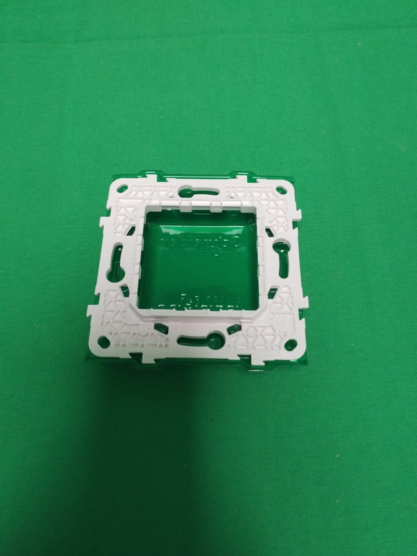 Schneider-Electric NU7002PCW NU7002PCW
