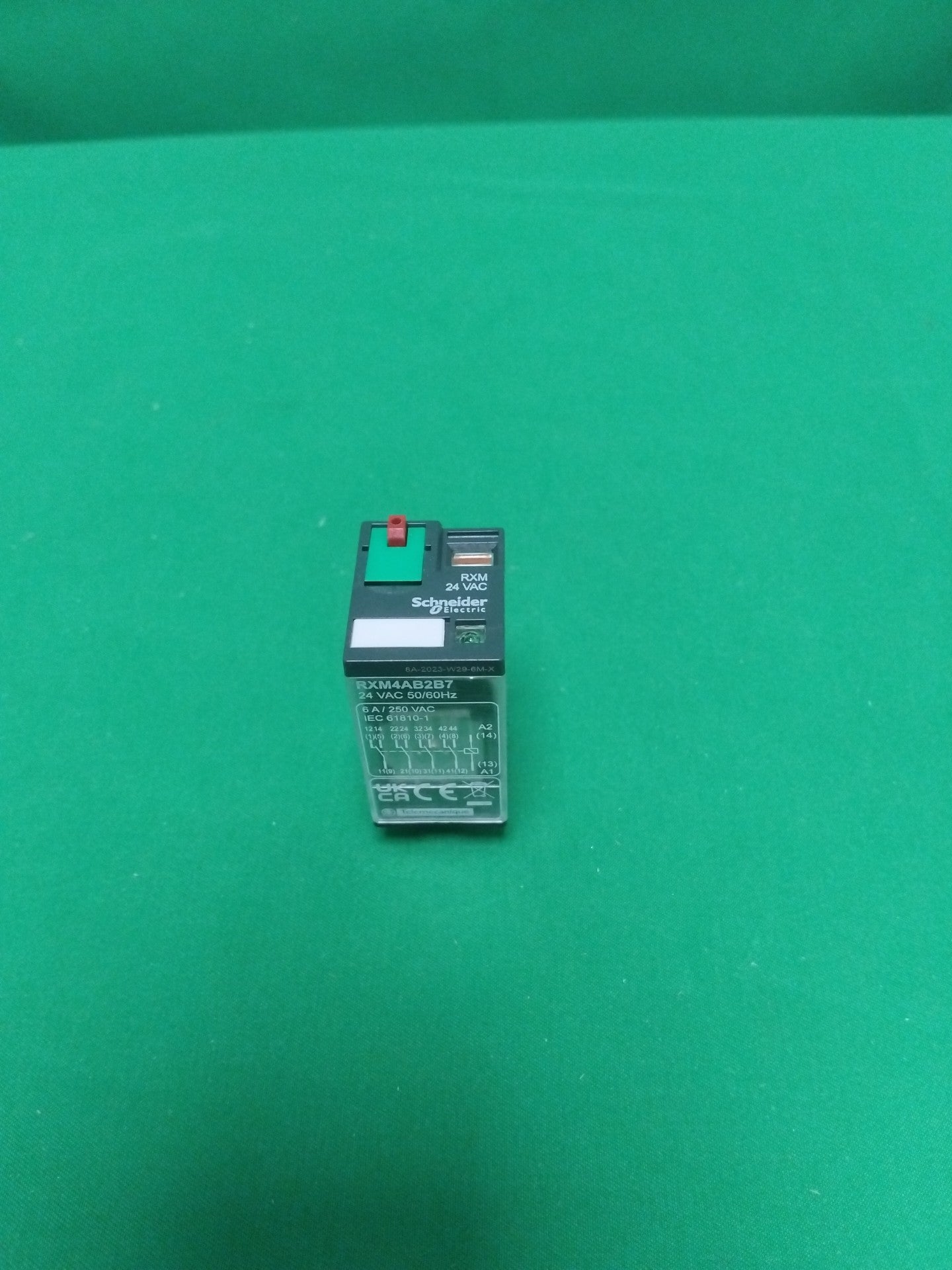 10856