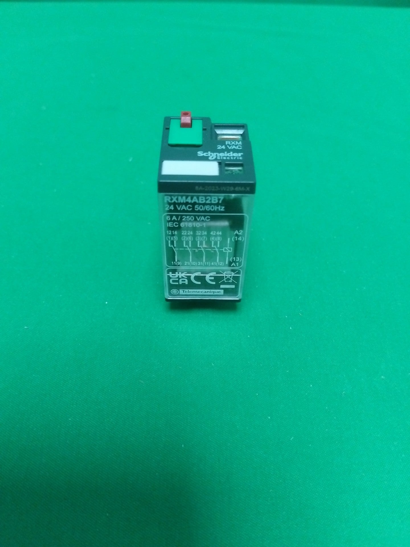 10856