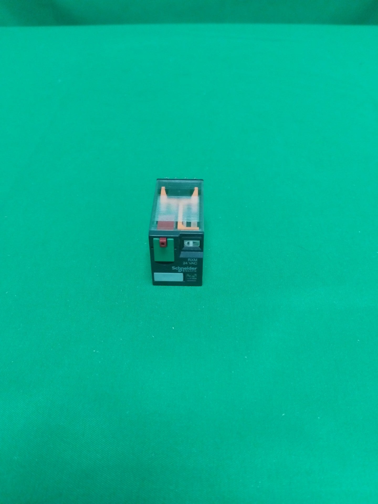 10856