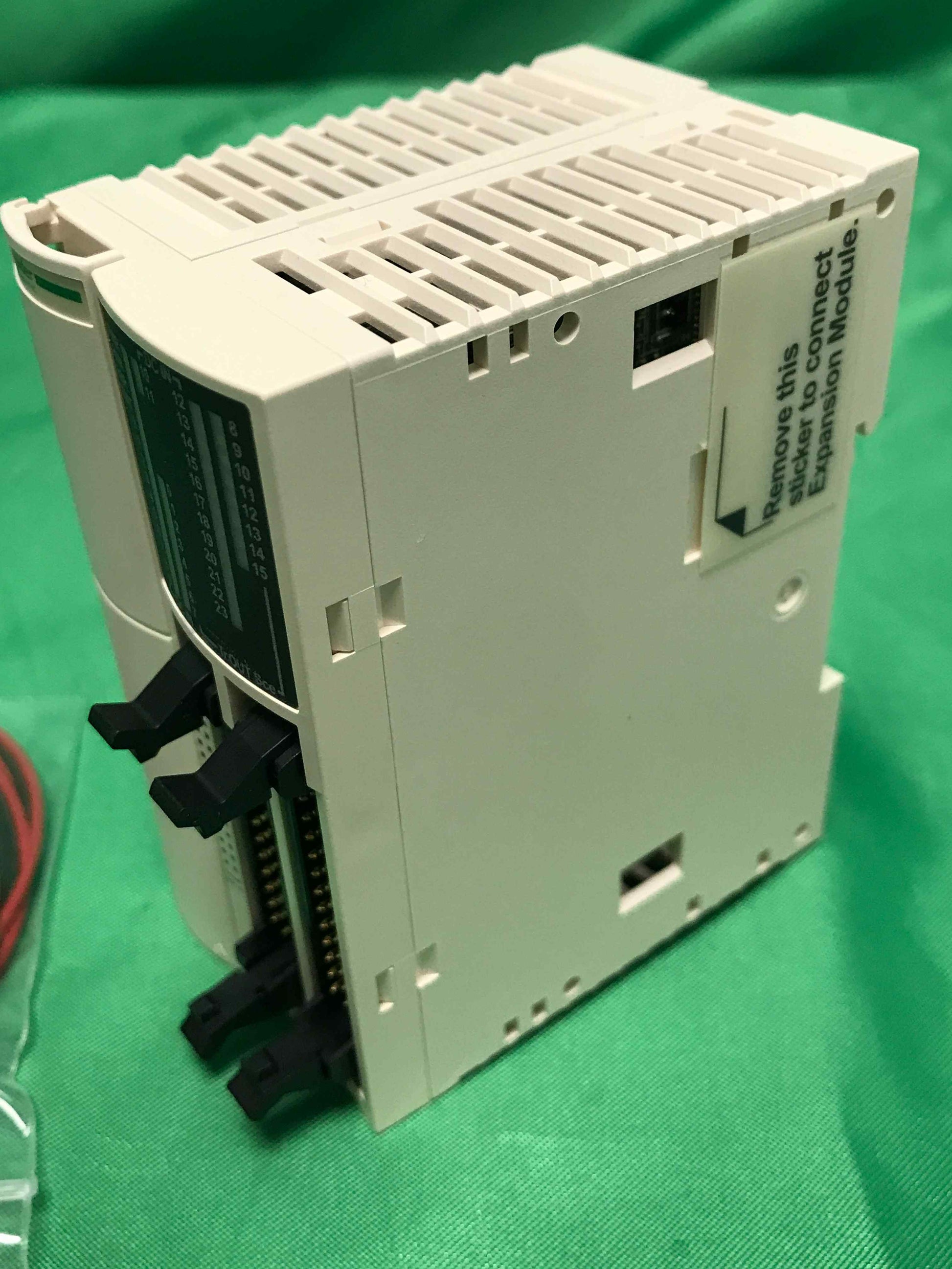 SCHNEIDER ELECTRIC TWDLMDA40DTK TWDLMDA40DTK ( 18 months warranty )
