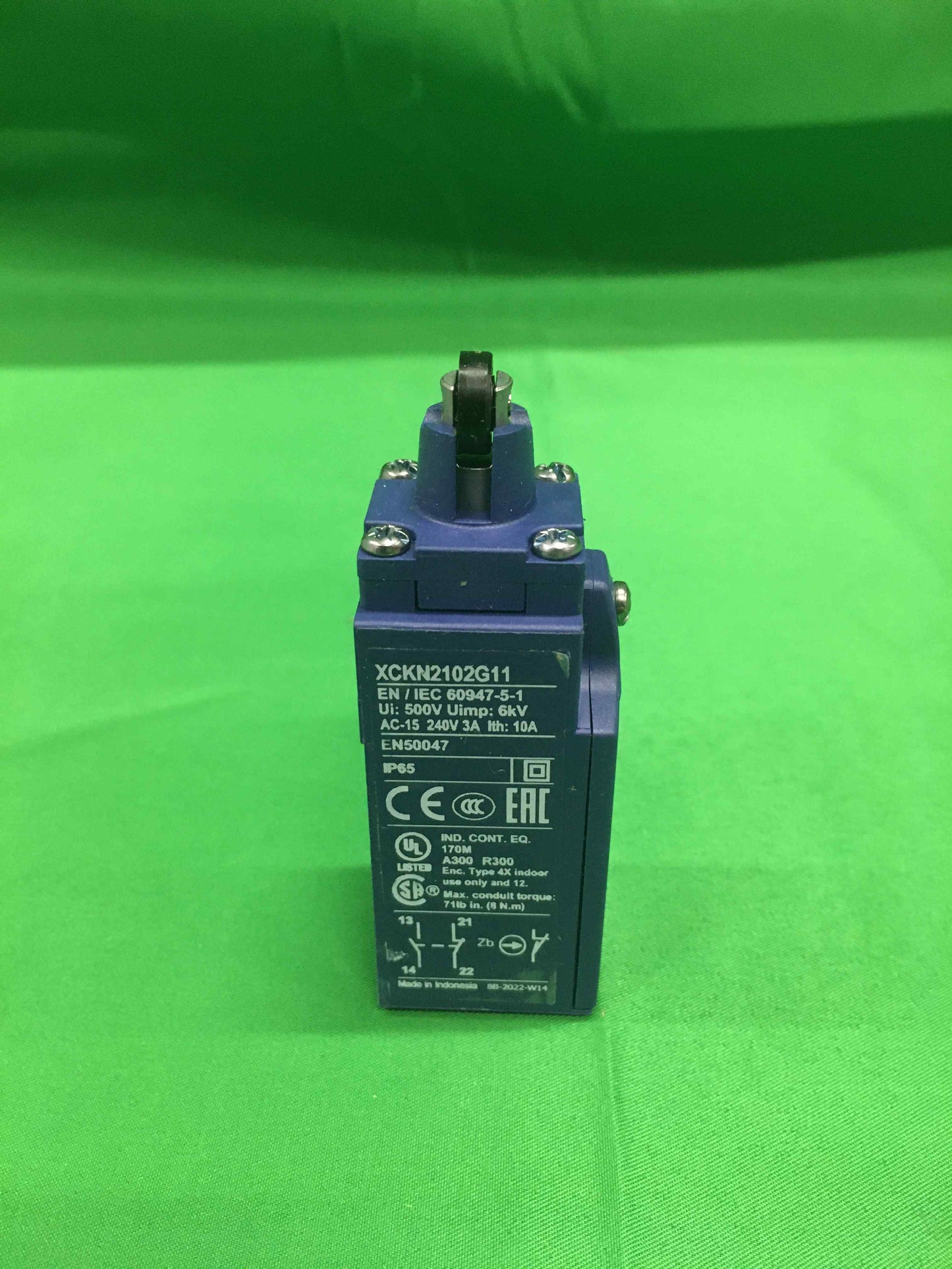 Telemecanique XCKN2102G11 BOX OF 5 UNITS