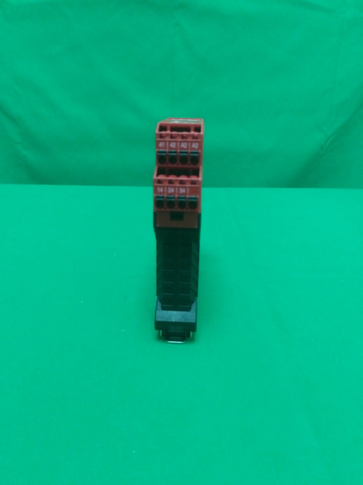 10876