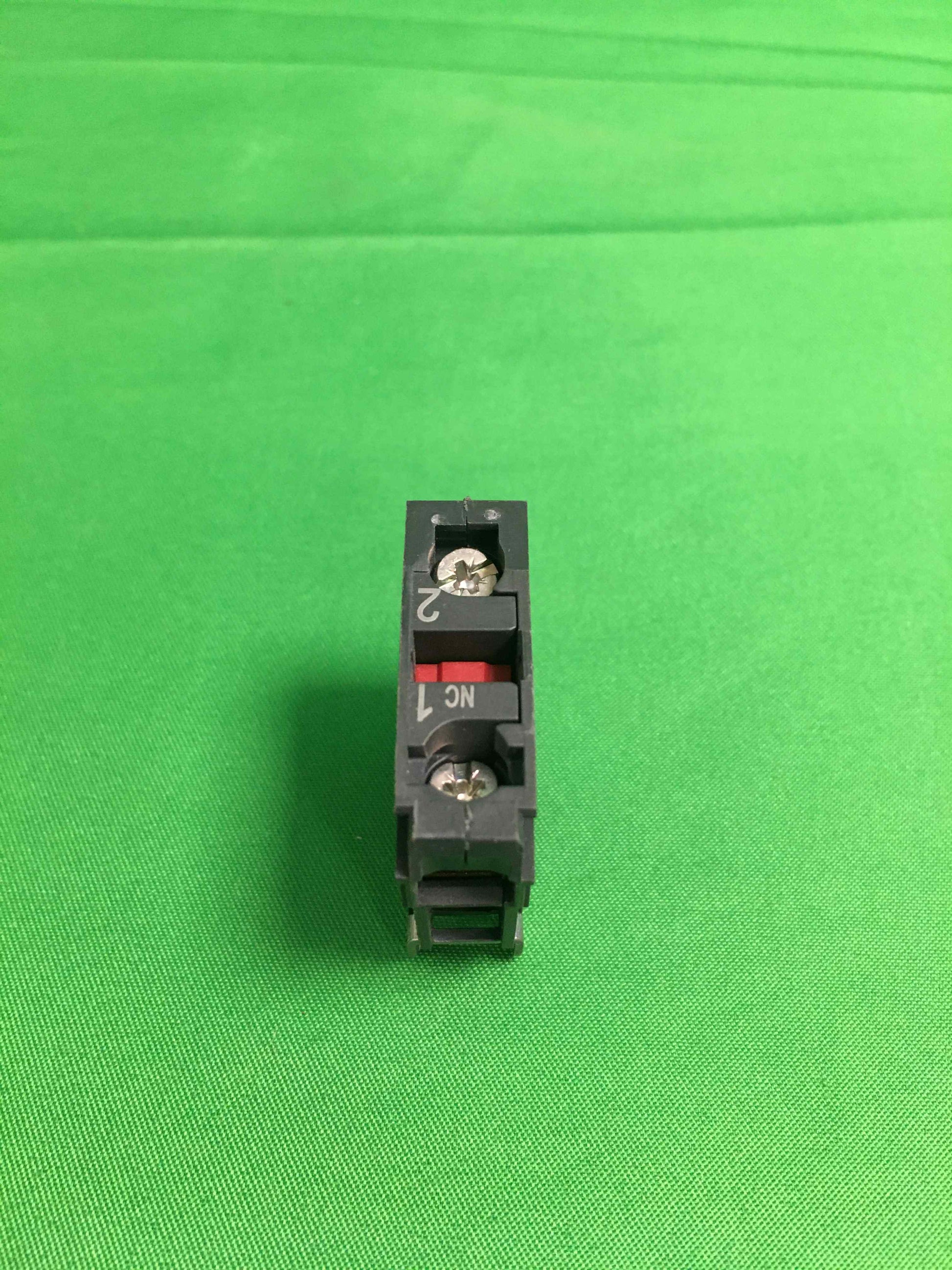 Schneider-Electric ZBE 102 ZBE102 BOX OF 9 UNITS WITHOUT ORIGINAL PACKAGING