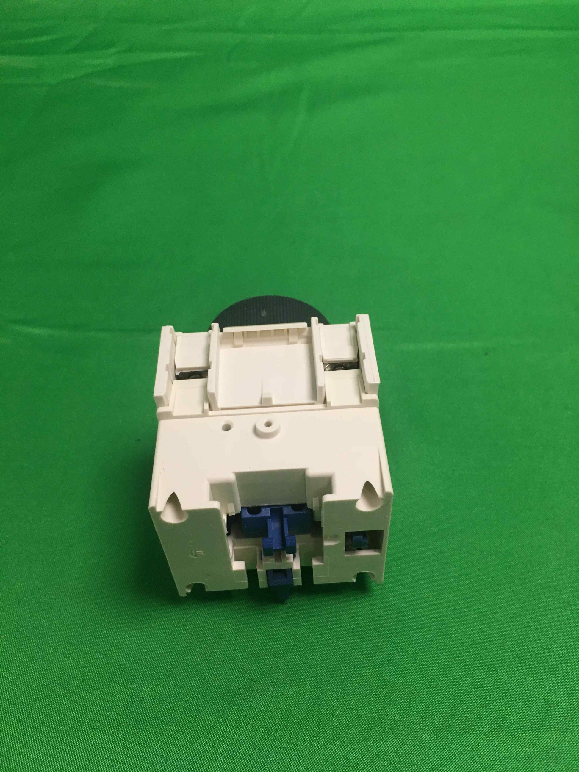 7563